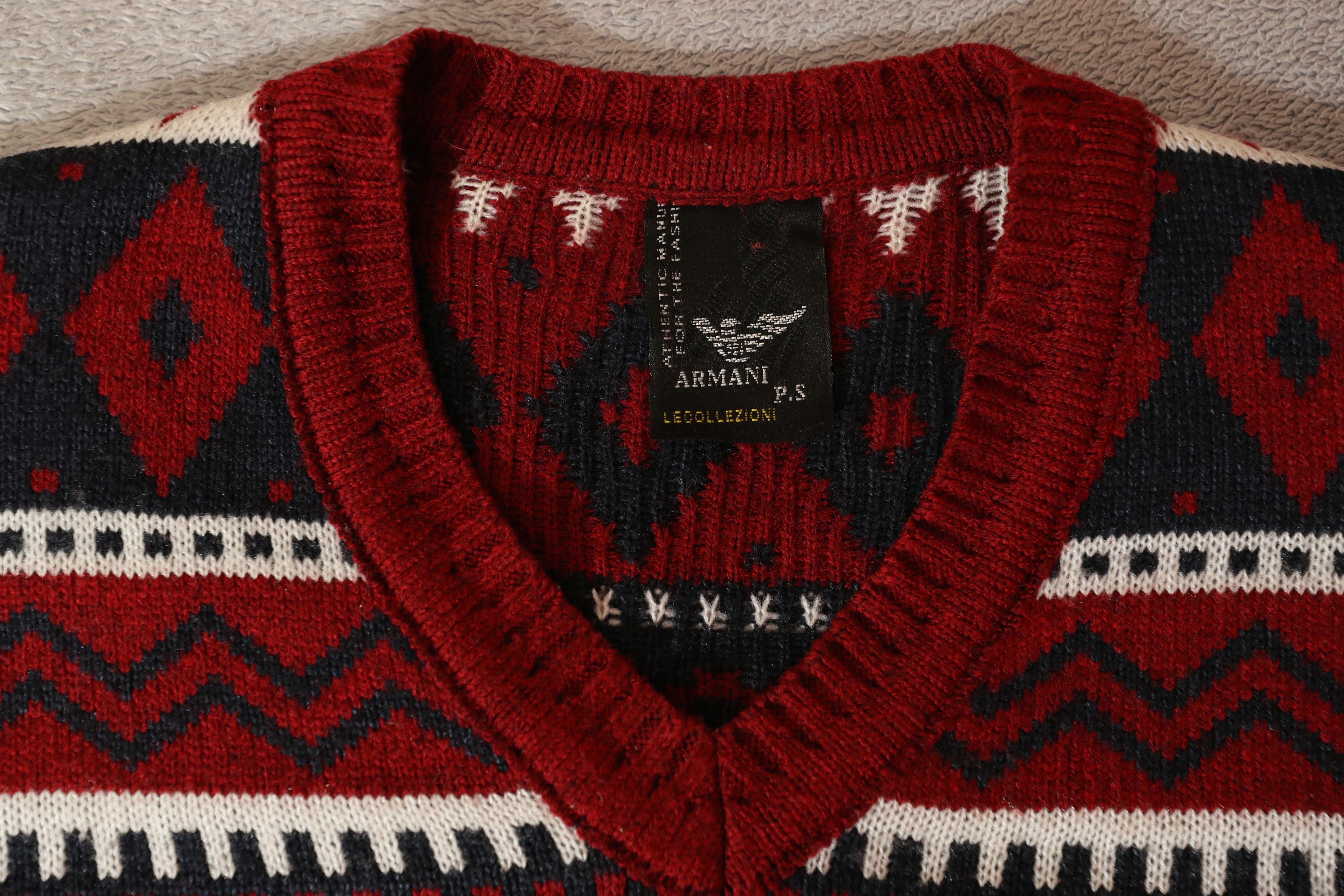 Giorgio Armani Georgio Armani V-Neck Red Pattern Sweater (M) Size US M / EU 48-50 / 2 - 7 Thumbnail