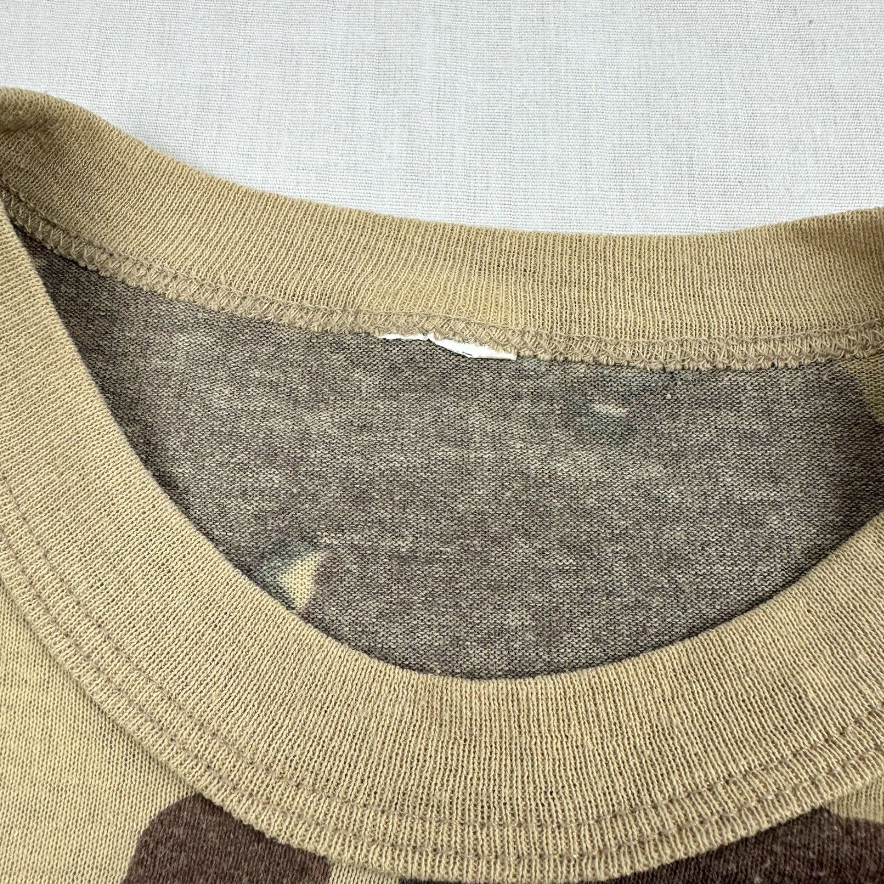 Vintage VINTAGE Unbranded Desert Camo T-Shirt Adult Medium Brown 80s Military Mens Size US M / EU 48-50 / 2 - 2 Thumbnail