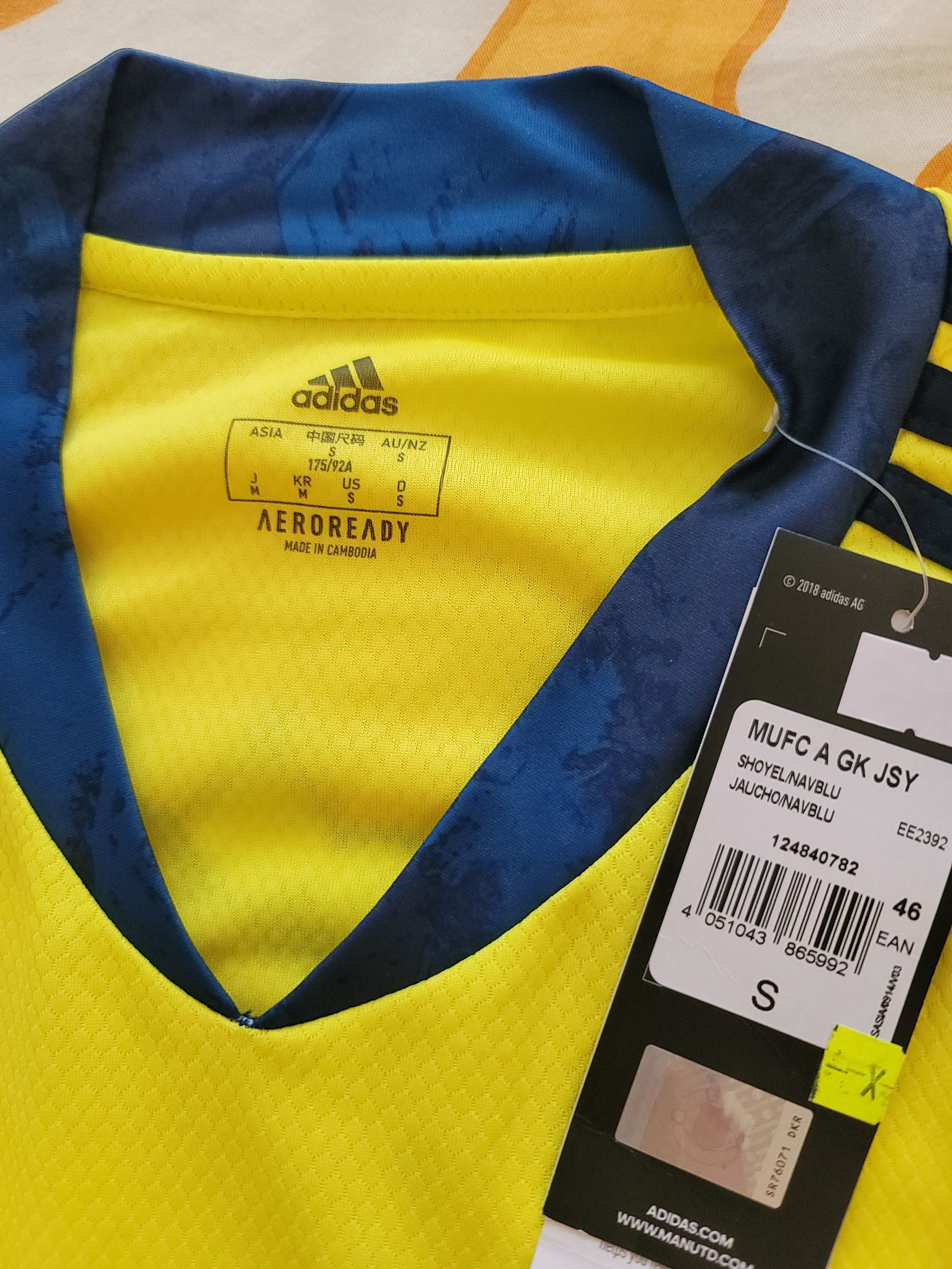 Other Manchester United Football jersey Keeper 2020-21 Small BNWT Size US S / EU 44-46 / 1 - 2 Thumbnail