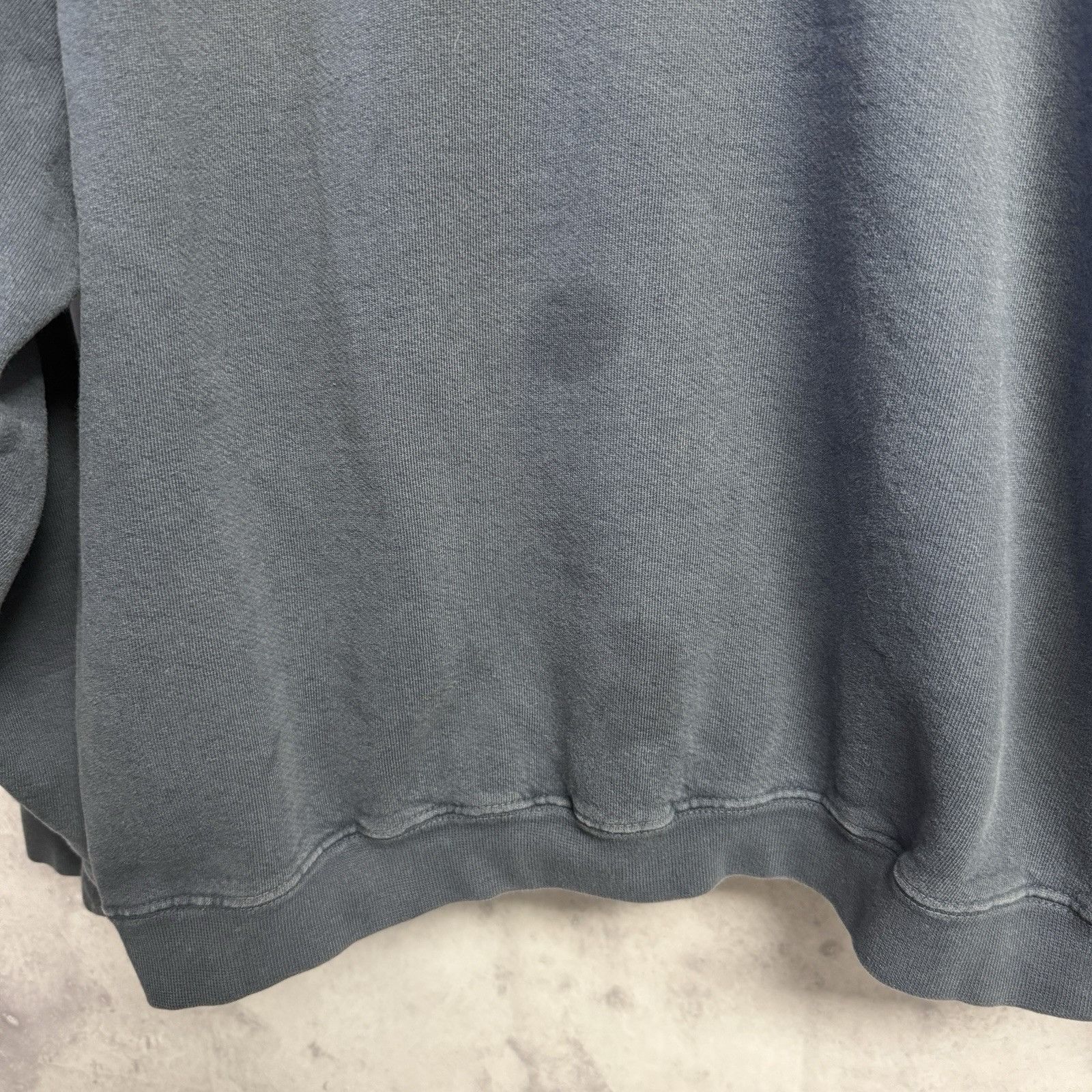 Vintage Vintage 90s Iowa Sweatshirt Mens Large Faded Blue Crew Neck Size US L / EU 52-54 / 3 - 4 Thumbnail