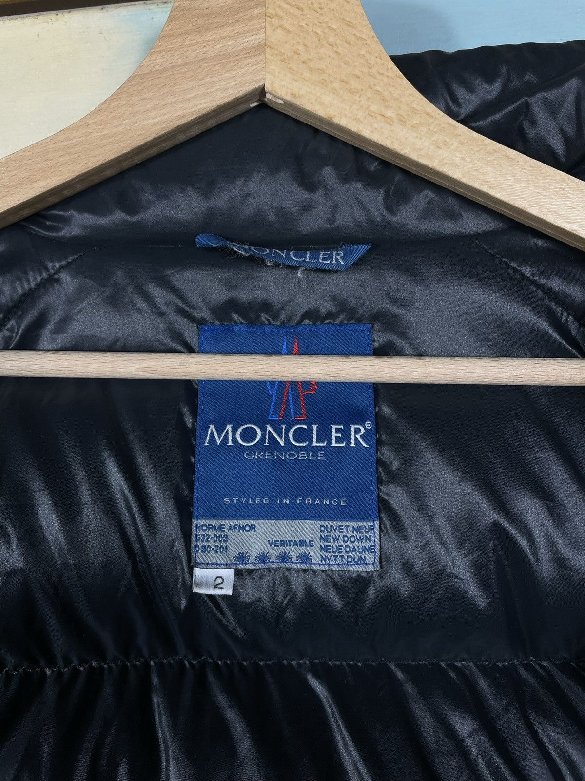 Designer × Moncler Moncler Grenoble Giubbotto Black Puffer Hoodie Shiny Drill Size US M / EU 48-50 / 2 - 11 Thumbnail
