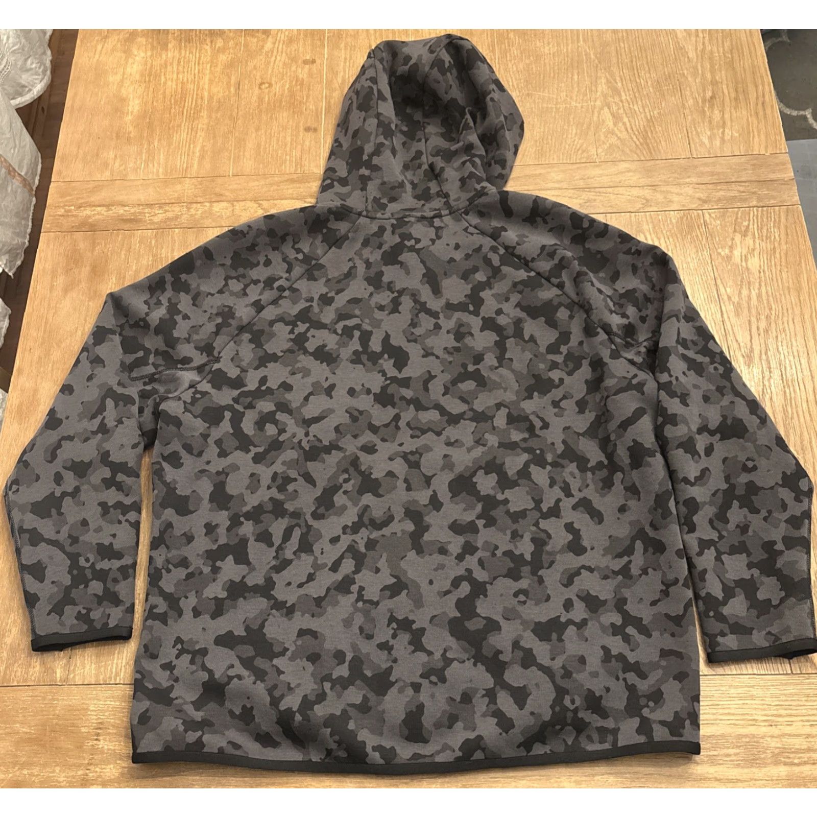 Nike Nike Tech Fleece Full Zip Hooded Jacket Black/Gray Camo CJ5975-010 Size 2XL Mens Hoodie Full Zip Camouflage 90s? Size US XXL / EU 58 / 5 - 7 Thumbnail
