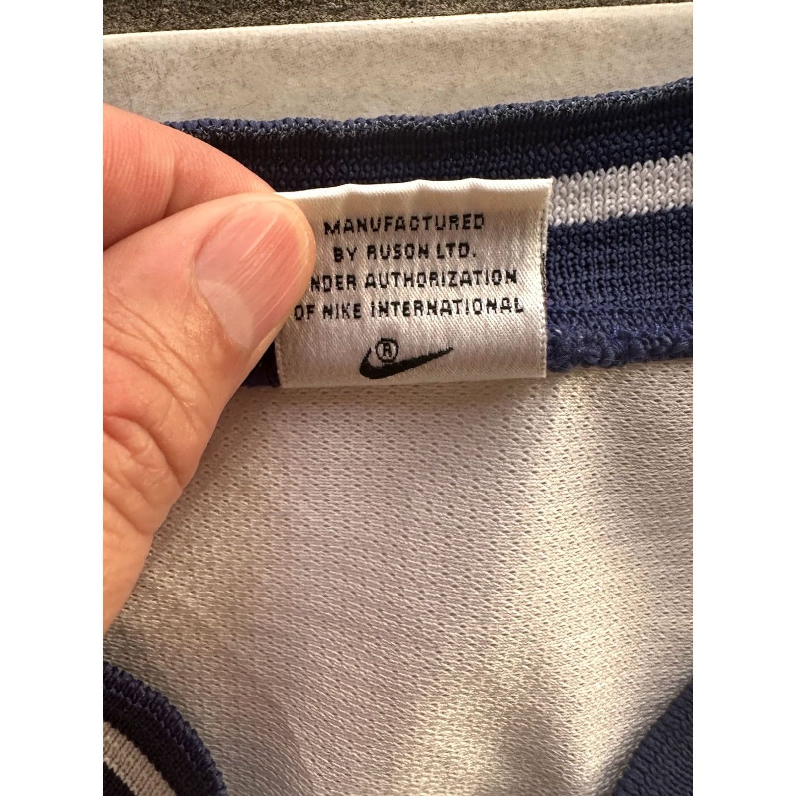 Nike VINTAGE Nike Tank Top Basketball Jersey Mens L White Blue Logo Swoosh 90s Kampains? Size US L / EU 52-54 / 3 - 3 Thumbnail