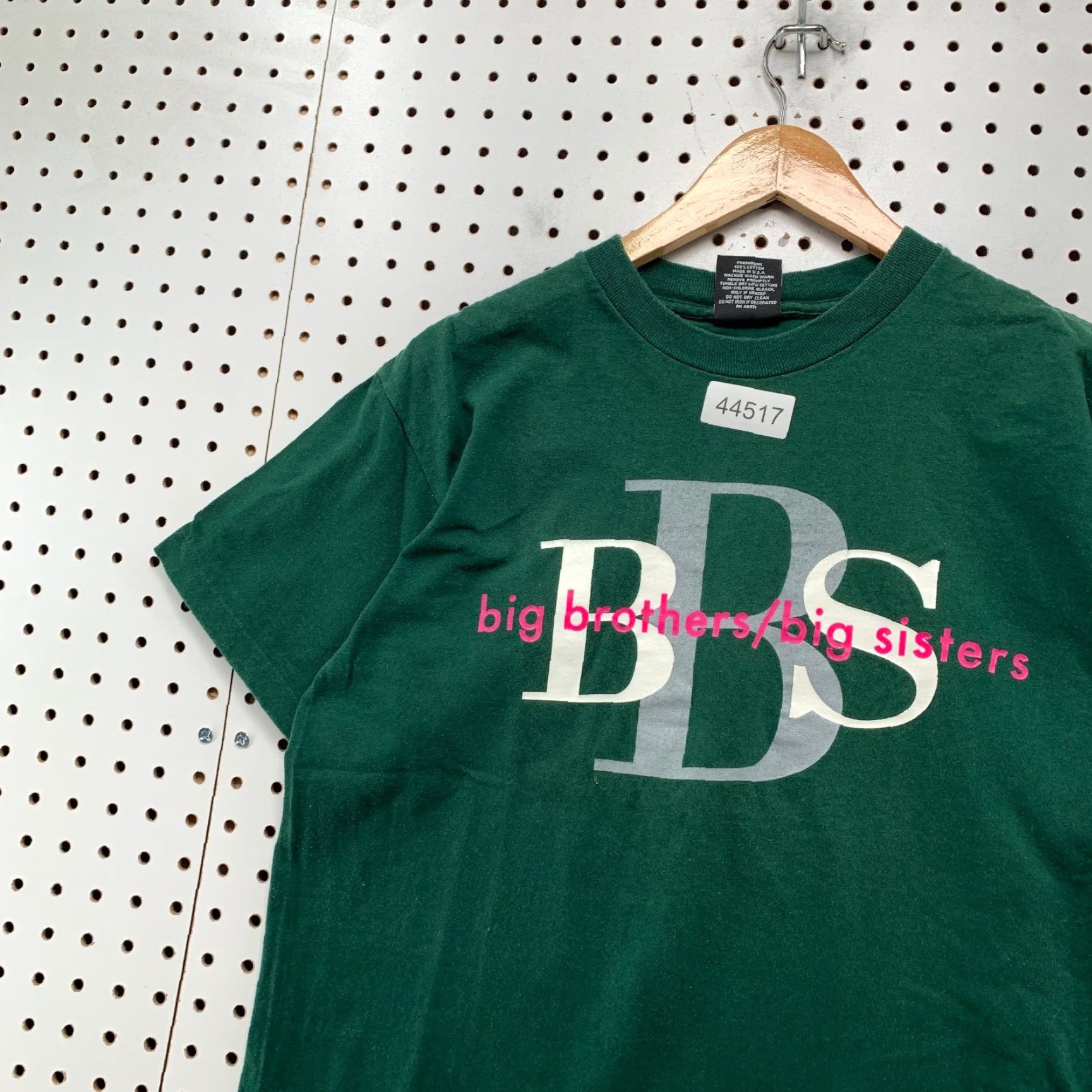 Vintage Vintage Big Brothers Big Sisters Shirt Mens Medium Green Single Stitch Fit Small Man Size US M / EU 48-50 / 2 - 7 Thumbnail