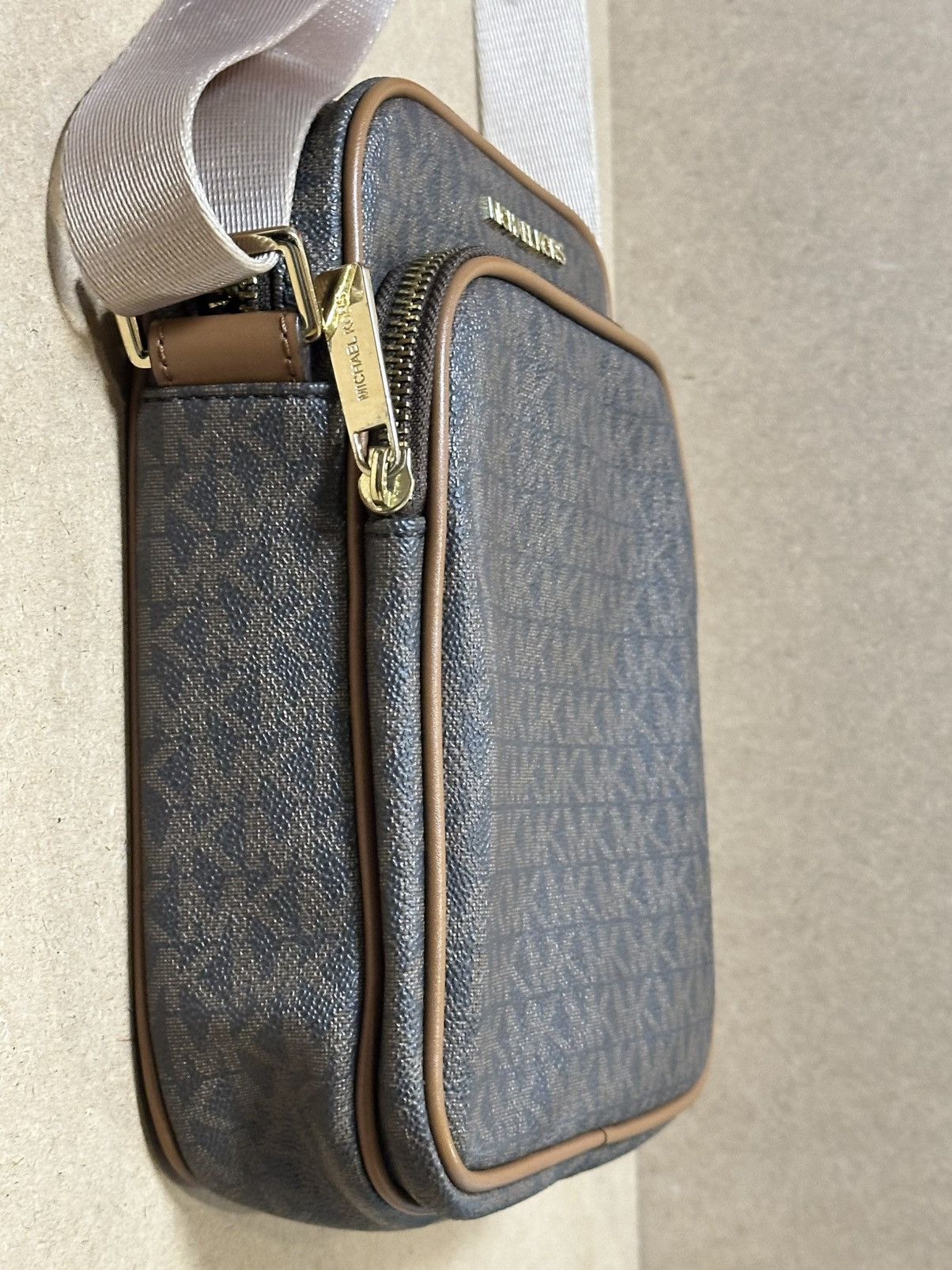 Michael Kors MICHAEL KORS SLING SLING BAG. Size ONE SIZE - 6 Thumbnail