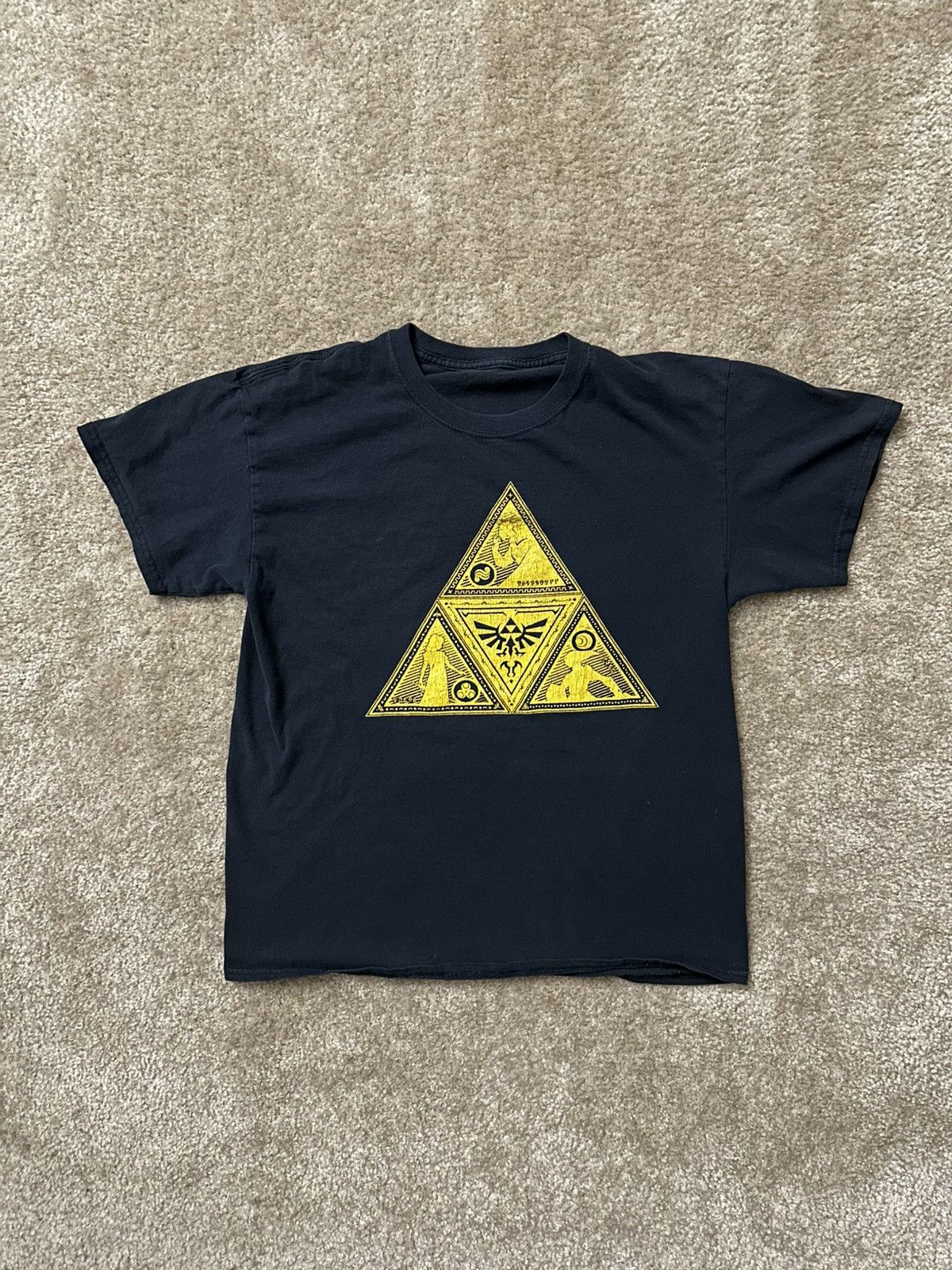 Other Zelda Triforce shirt Size US M / EU 48-50 / 2 - 1 Thumbnail