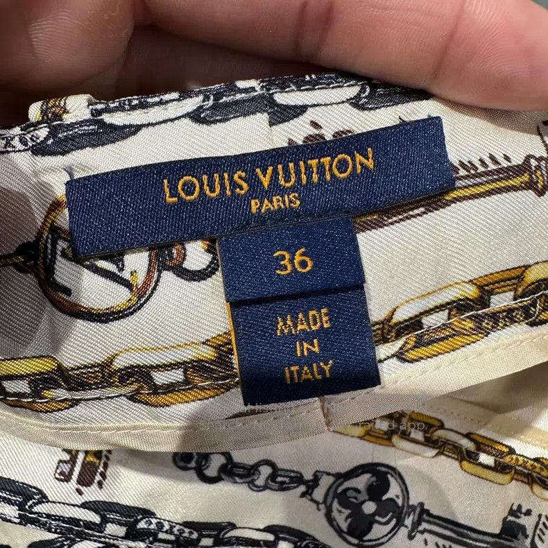 Louis Vuitton Louis Vuitton Full Chain Logo Silk Pants Size US 36 / EU 52 - 3 Thumbnail