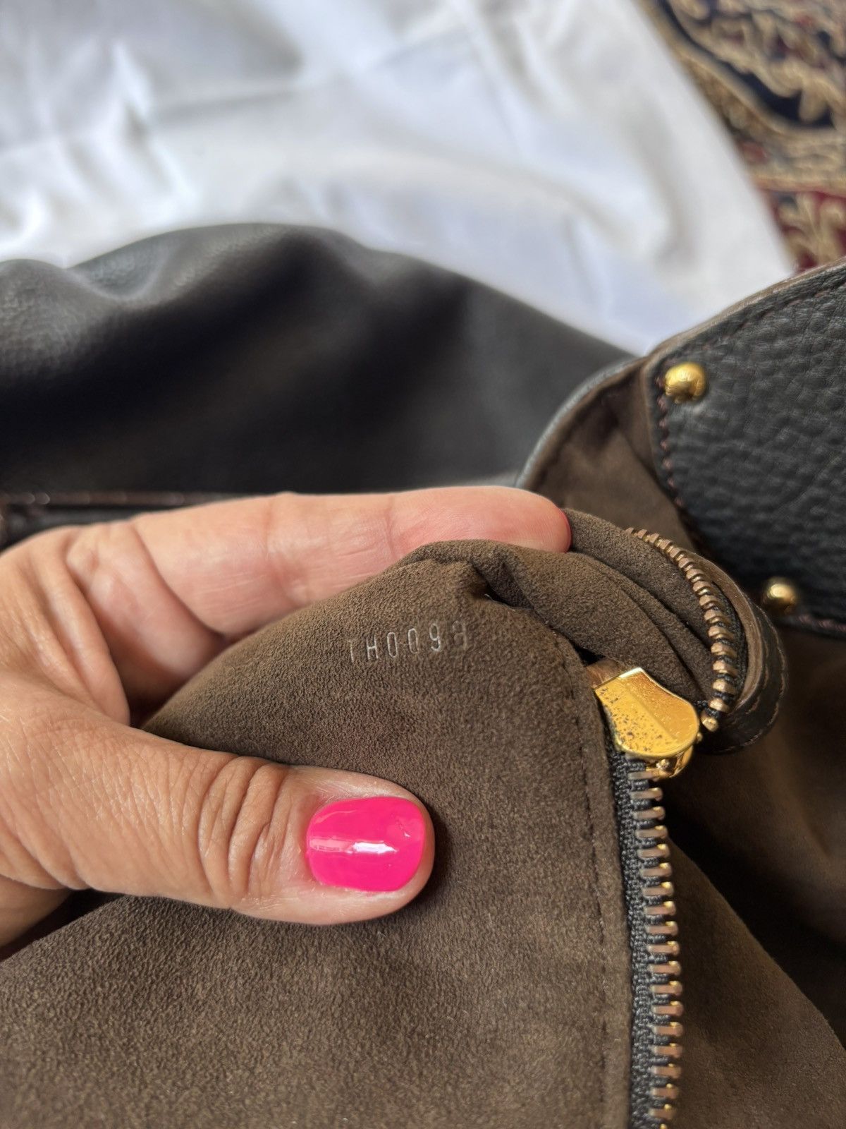Louis Vuitton Mahina Noir Louis Vuitton Bag Size ONE SIZE - 7 Thumbnail