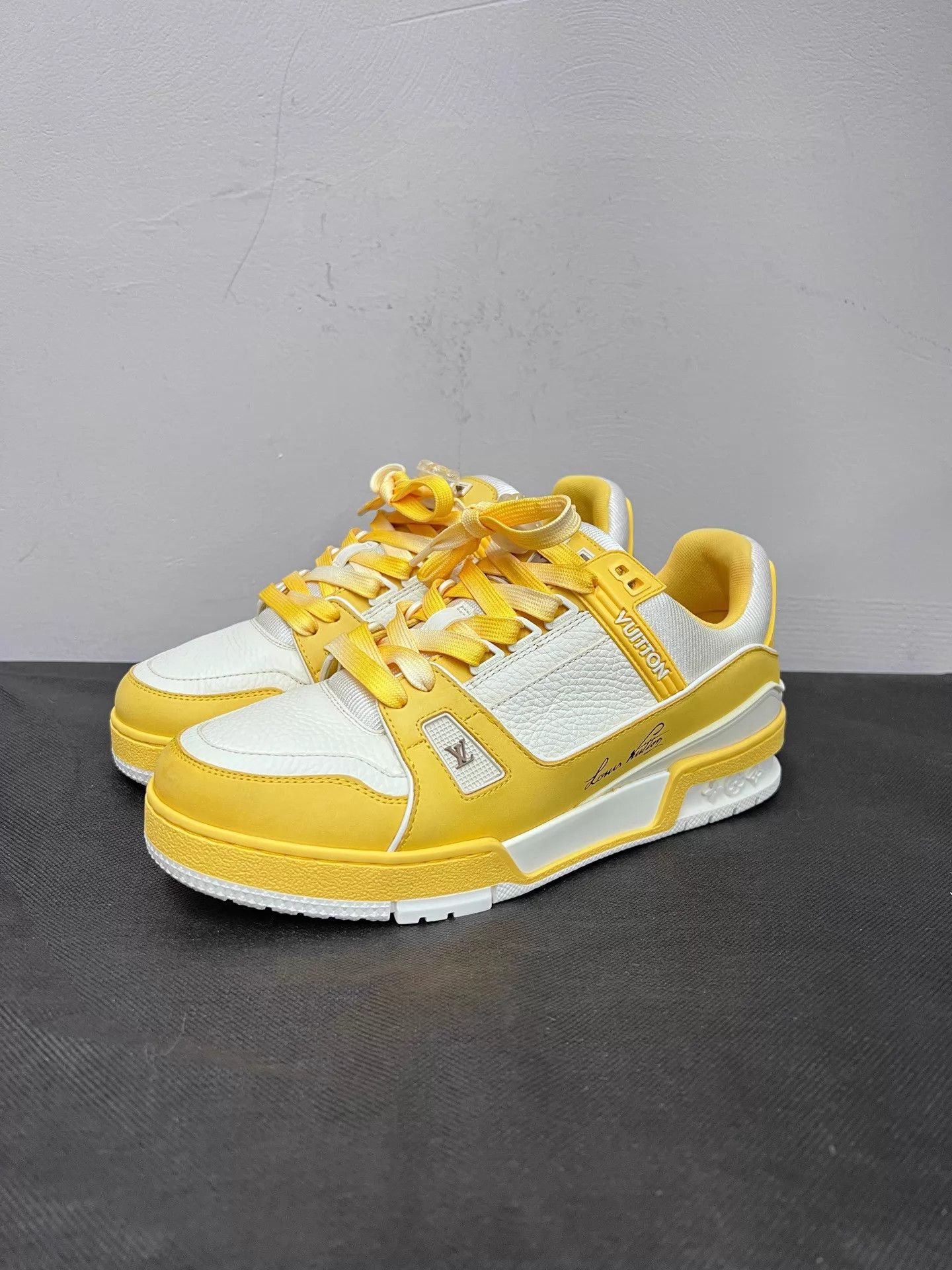 Louis Vuitton LV Trainer White & Yellow Leather EU 38 Good Condition Size US 7.5 / IT 37.5 - 1 Thumbnail