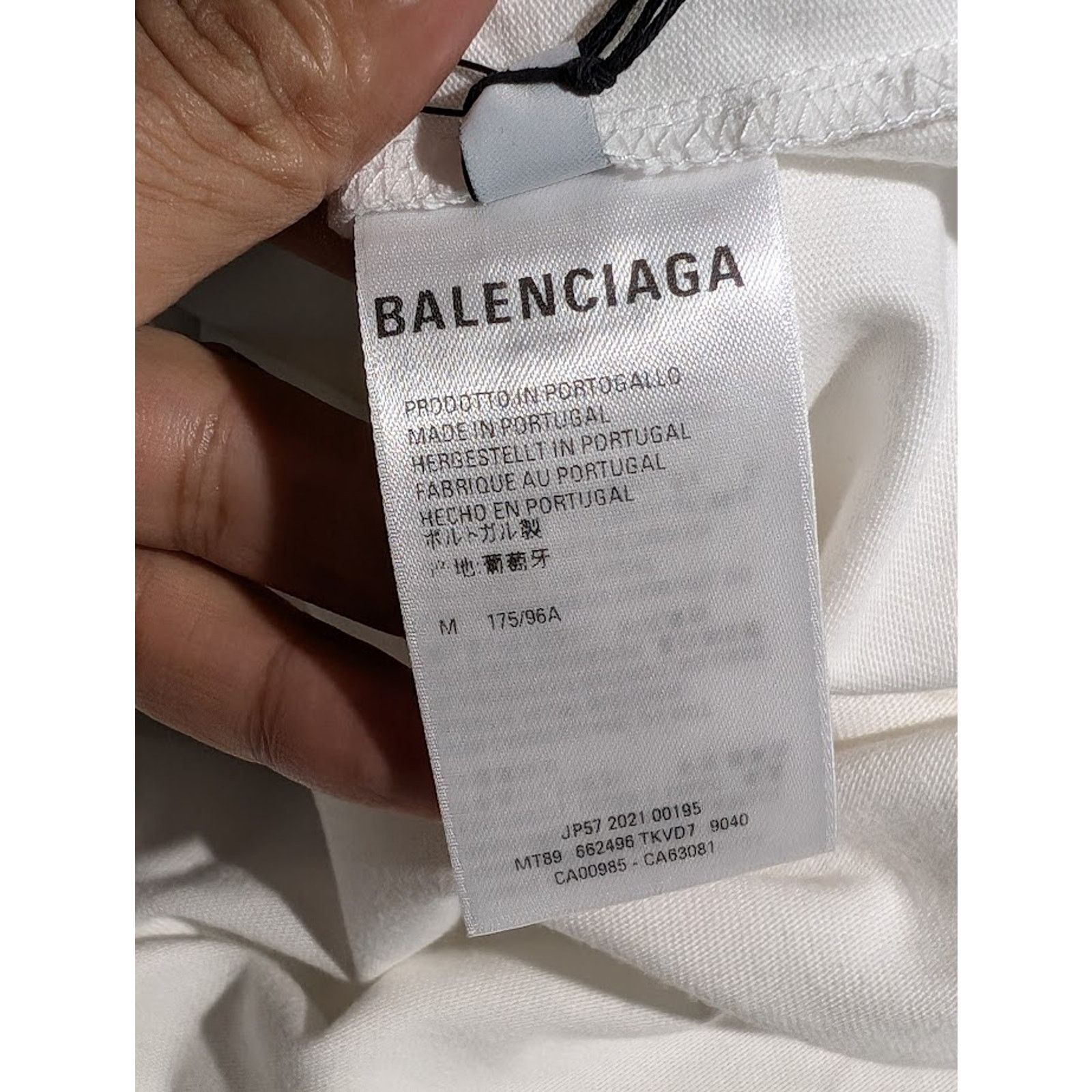 Balenciaga o1rshd1 Long Sleeve T-Shirt in White Size US XL / EU 56 / 4 - 17 Thumbnail