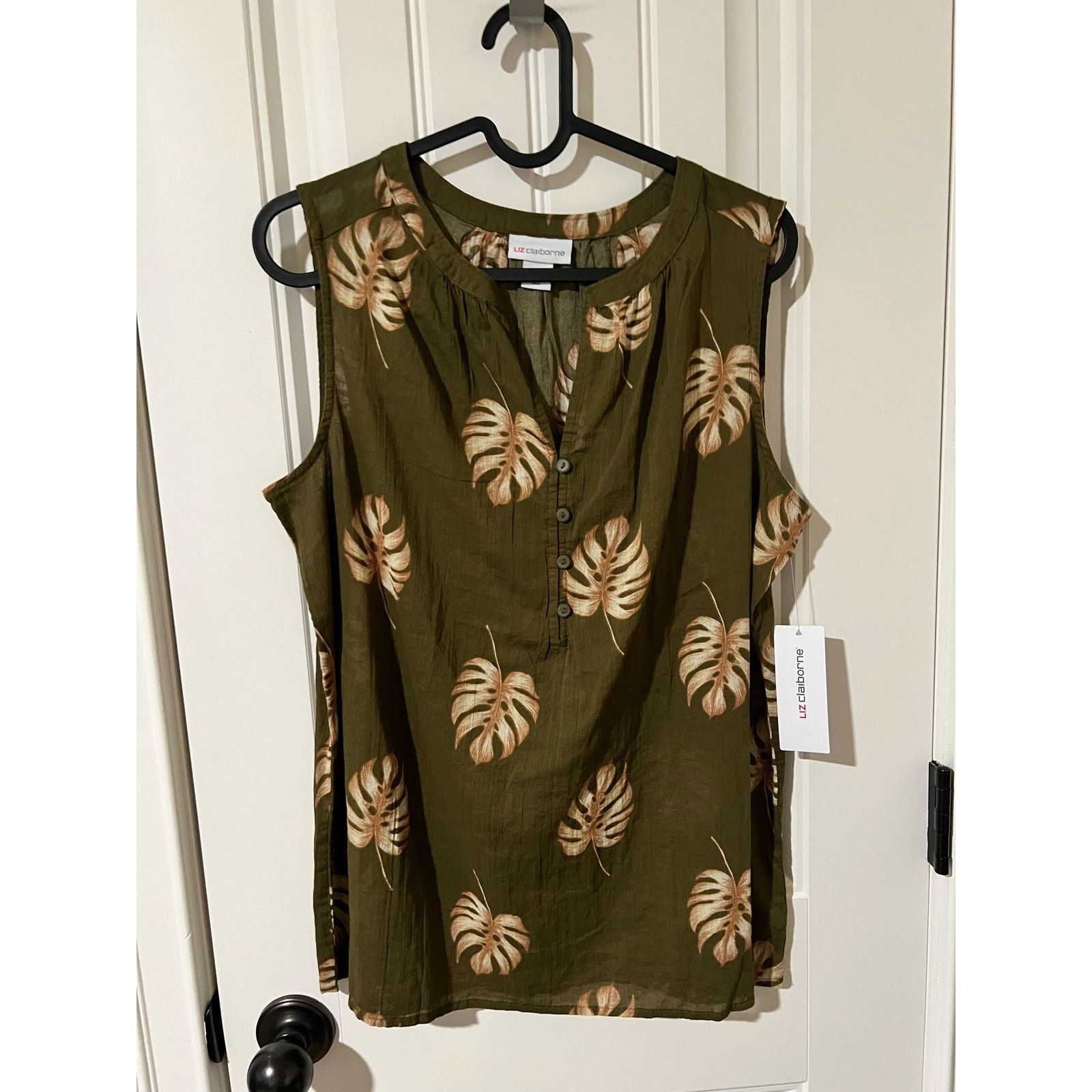 Liz Claiborne Sleeveless Y Neck Woven Olive Grove Leaf Floral Blouse Top S Size S / US 4 / IT 40 - 4 Thumbnail