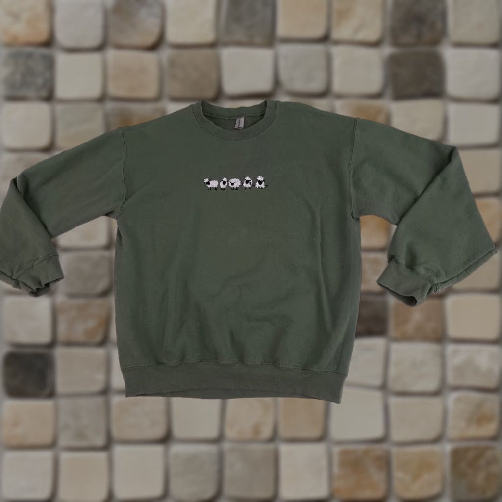 Gildan VINTAGE Gildan Embroidered Sheep Woman Green Sweatshirt Size Medium Crew Neck Pullover All Seasons Graphic Print 90s Womens Long Sleeve Size M / US 6-8 / IT 42-44 - 1 Thumbnail