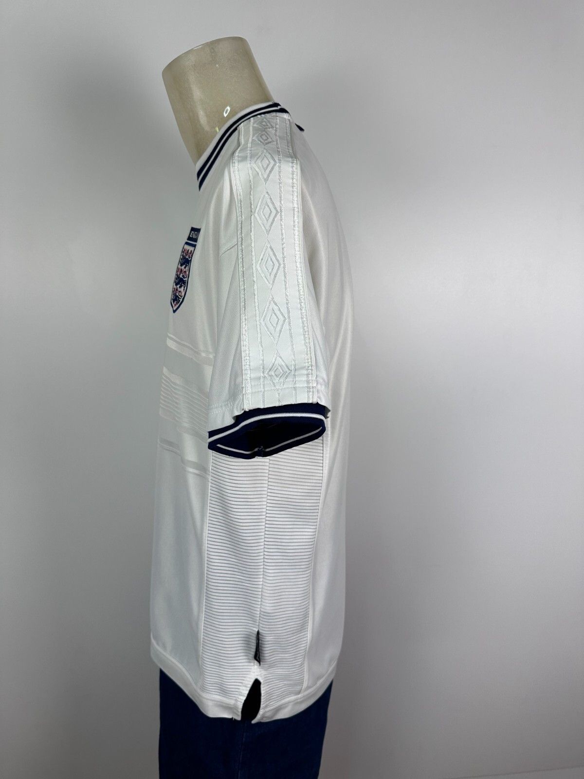 Umbro ENGLAND 1999 2001 FOOTBAL SHIRT SOCCER JERSEY UMBRO sz L Size US L / EU 52-54 / 3 - 7 Thumbnail