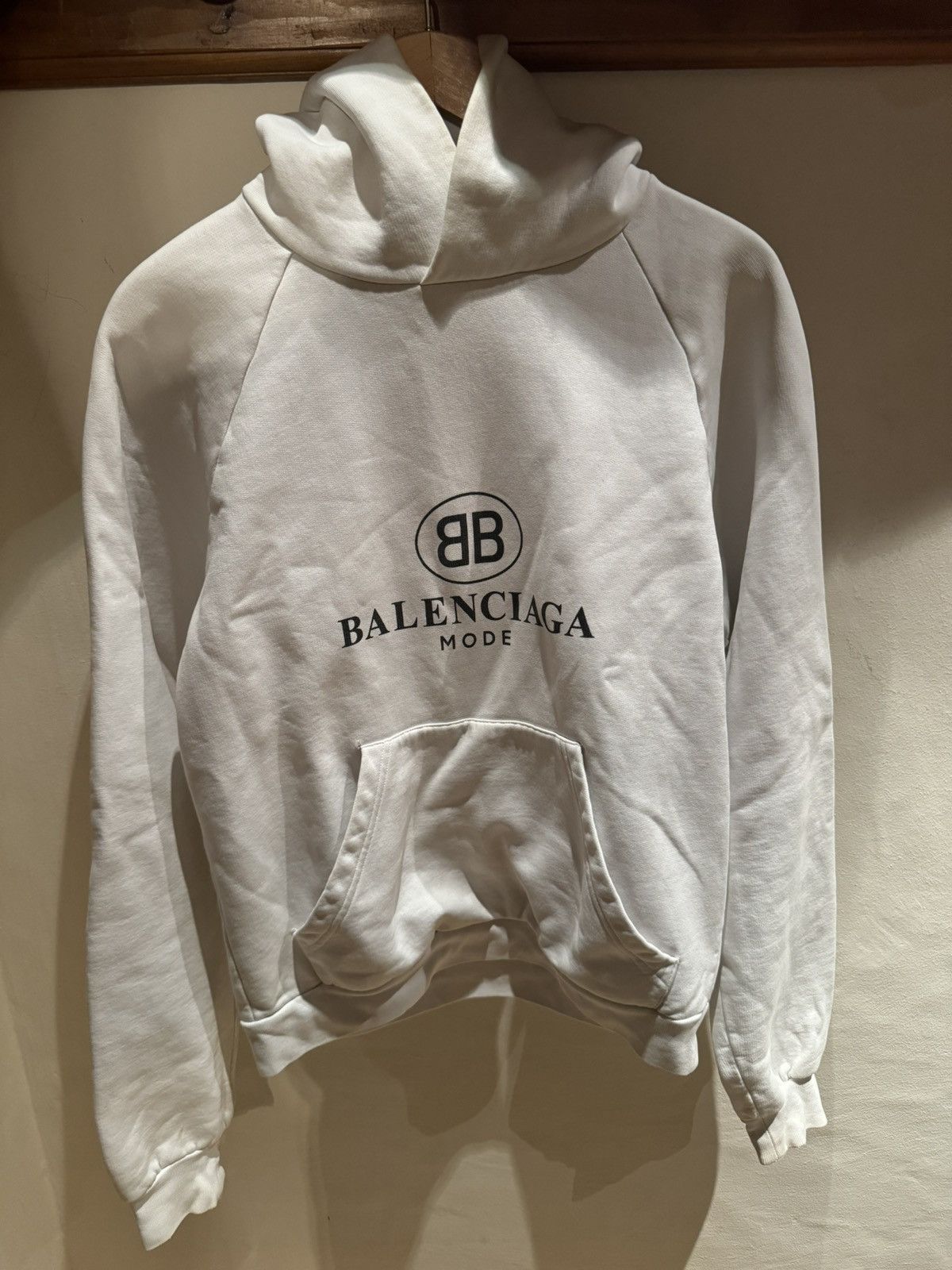 Balenciaga Balenciaga White Hoodie Size US S / EU 44-46 / 1 - 1 Thumbnail