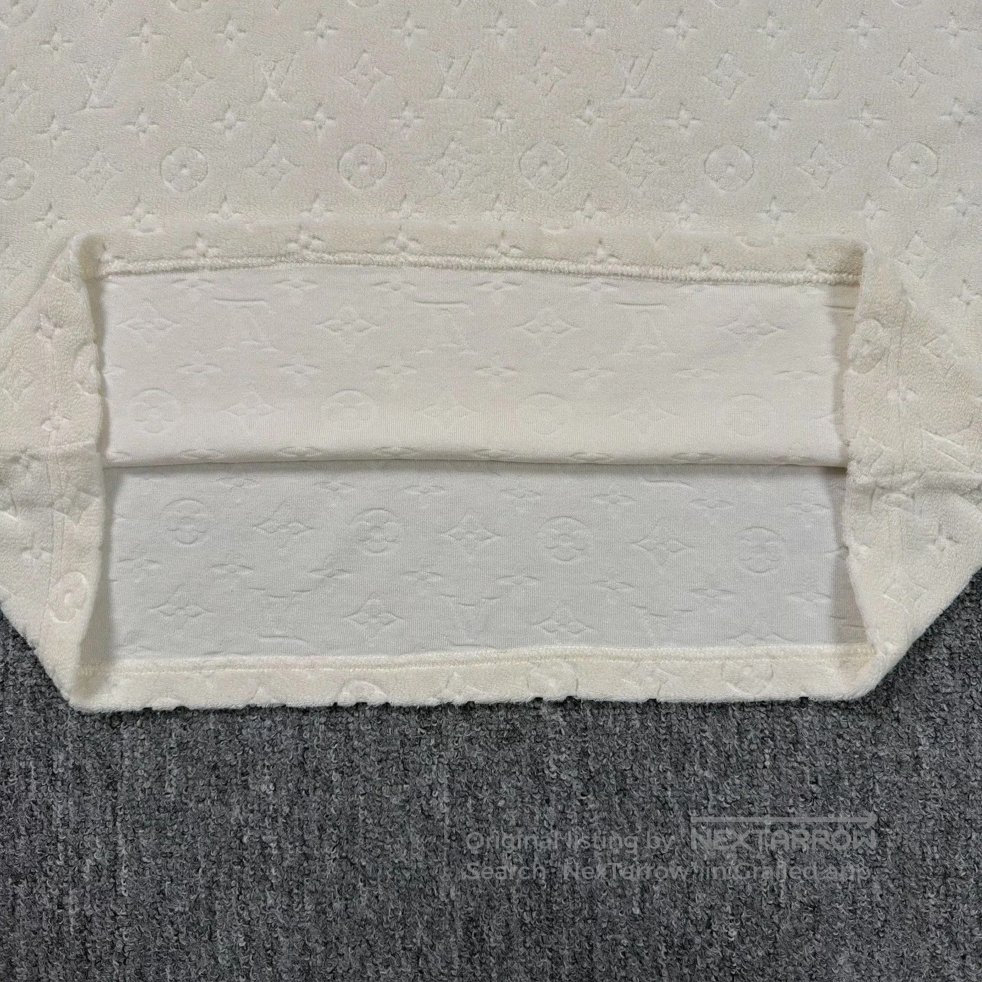Louis Vuitton LV Beige Full-Print Towel-Bottom T-Shirt. Size US L / EU 52-54 / 3 - 3 Thumbnail