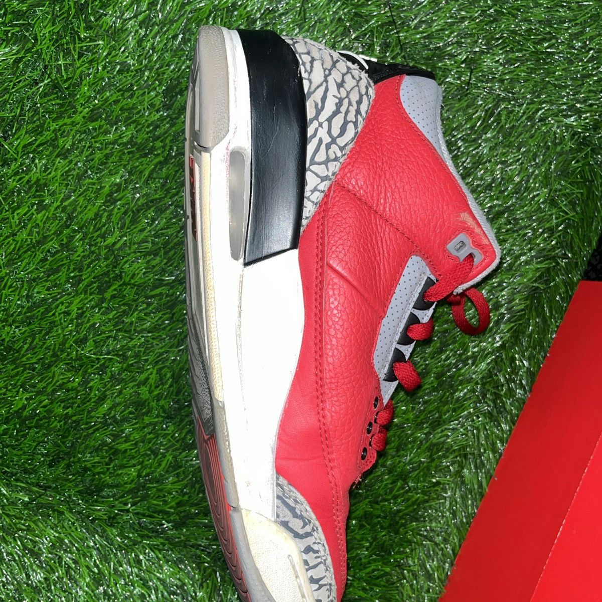 Jordan Brand Jordan 3 Fire Red SE Unite Size US 9 / EU 42 - 16 Thumbnail