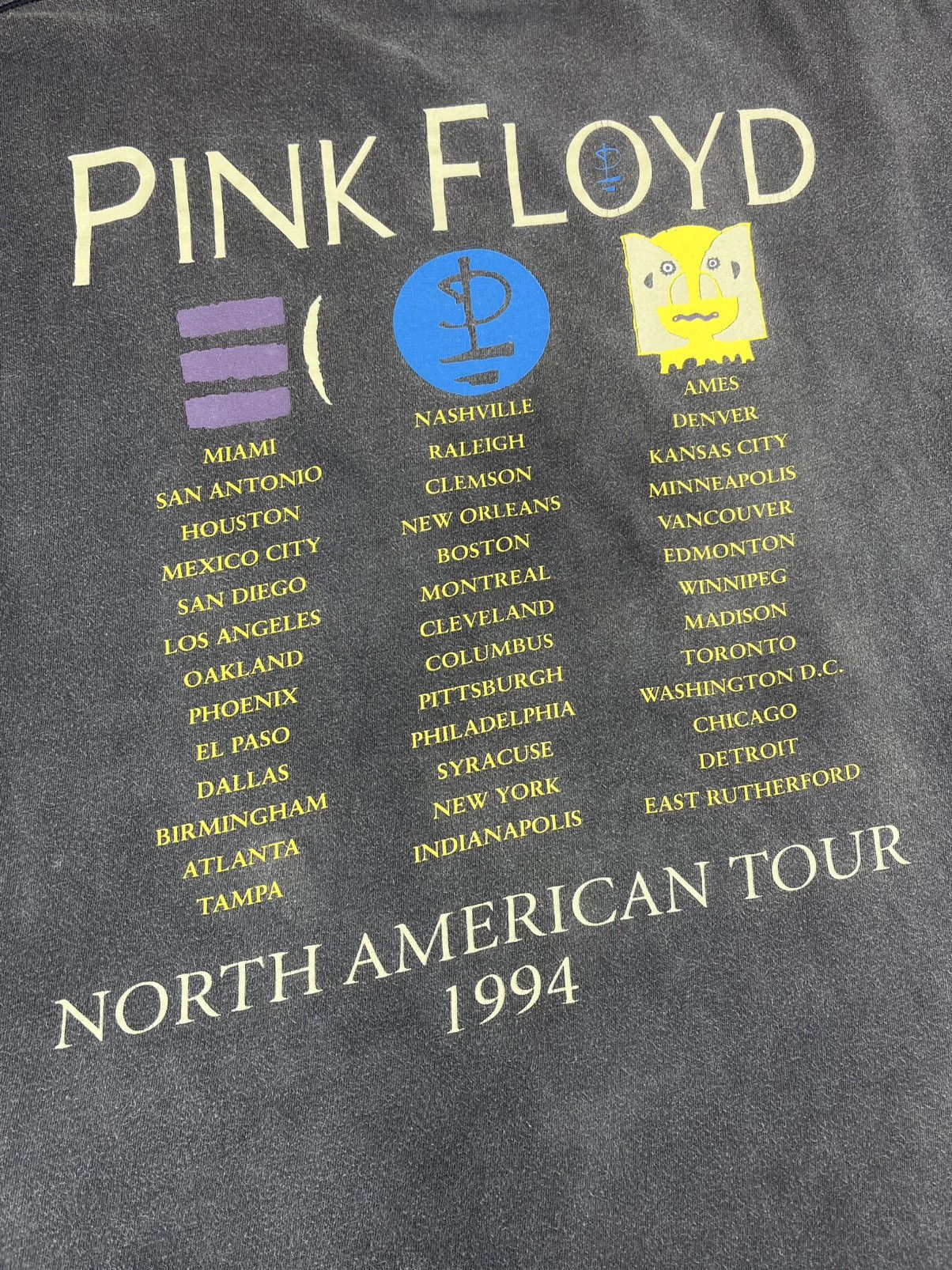 Vintage 1994 Pink Floyd Division Bell Tour Faded Vintage Tshirt Size US L / EU 52-54 / 3 - 4 Thumbnail