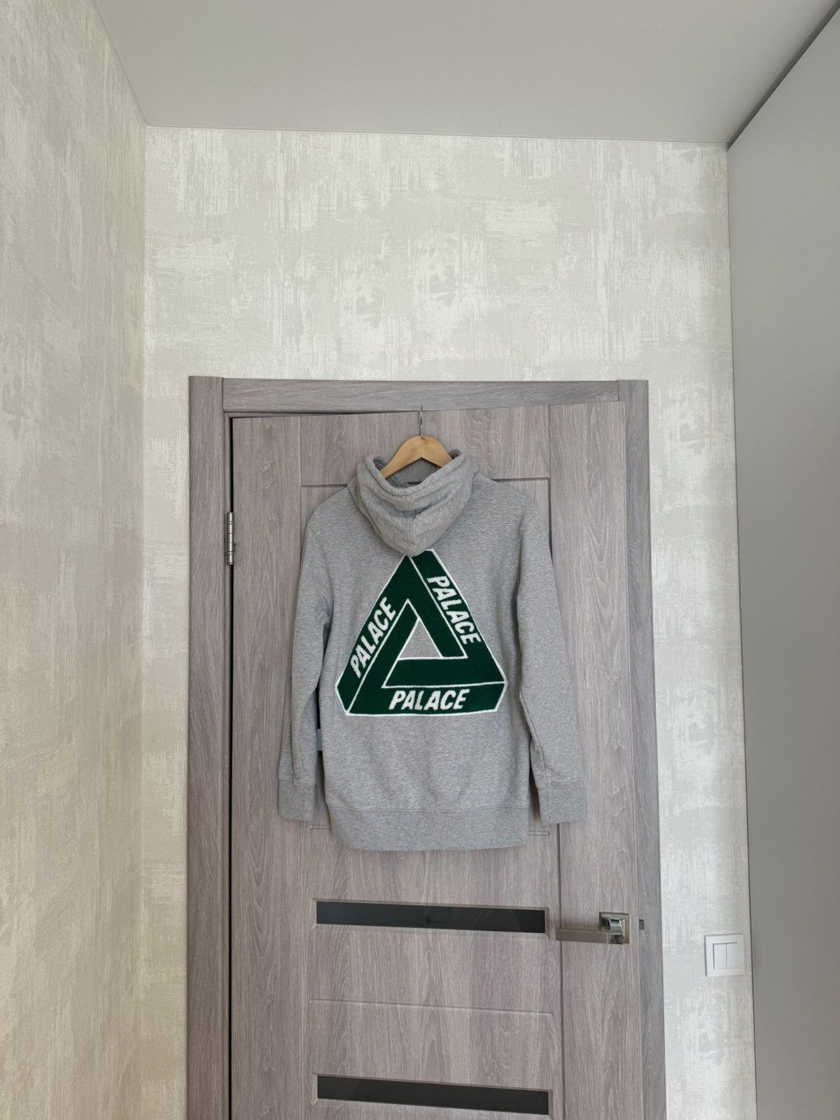 Palace PALACE SKATEBOARD TRI-CHENILLE HOOD GREY MARL HOODIE TRIFERG Size US S / EU 44-46 / 1 - 3 Thumbnail