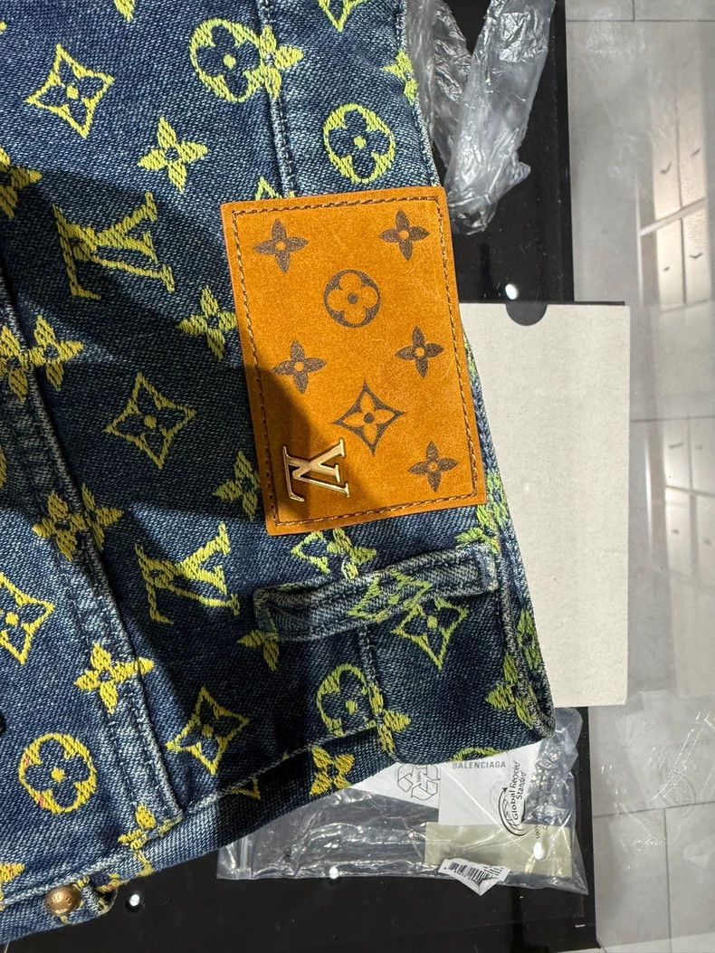 Louis Vuitton Louis Vuitton Color gradient full-print logo shorts 2505-Ne Size US 33 - 6 Thumbnail
