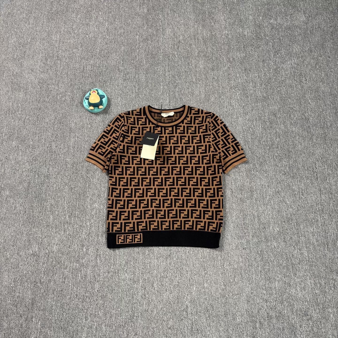 Fendi Fendi Monogram Short Sleeve Knit Size S / US 4 / IT 40 - 1 Thumbnail