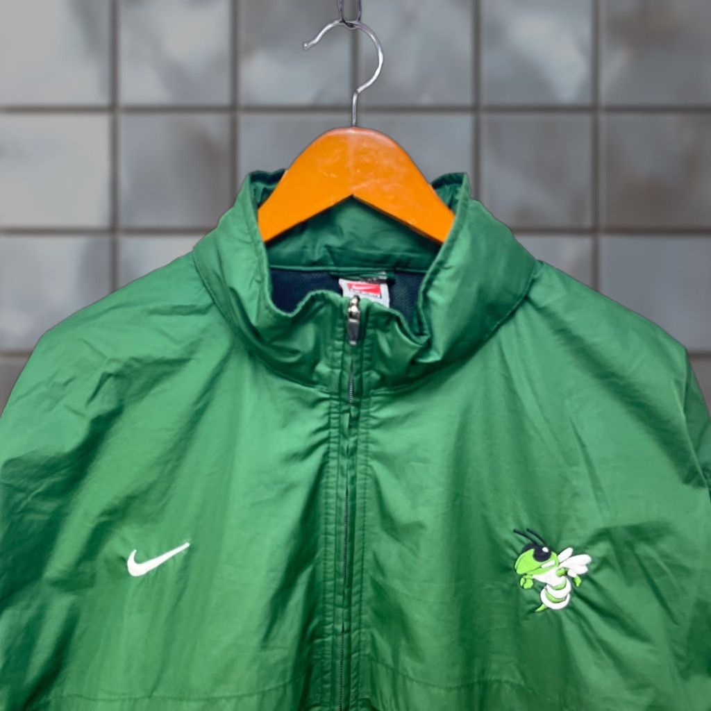 Nike VINTAGE Nike Windbreaker Jacket 2XL Men Green Windbreaker 90s Nike Mens Jacket Green 90s Size US XXL / EU 58 / 5 - 1 Thumbnail
