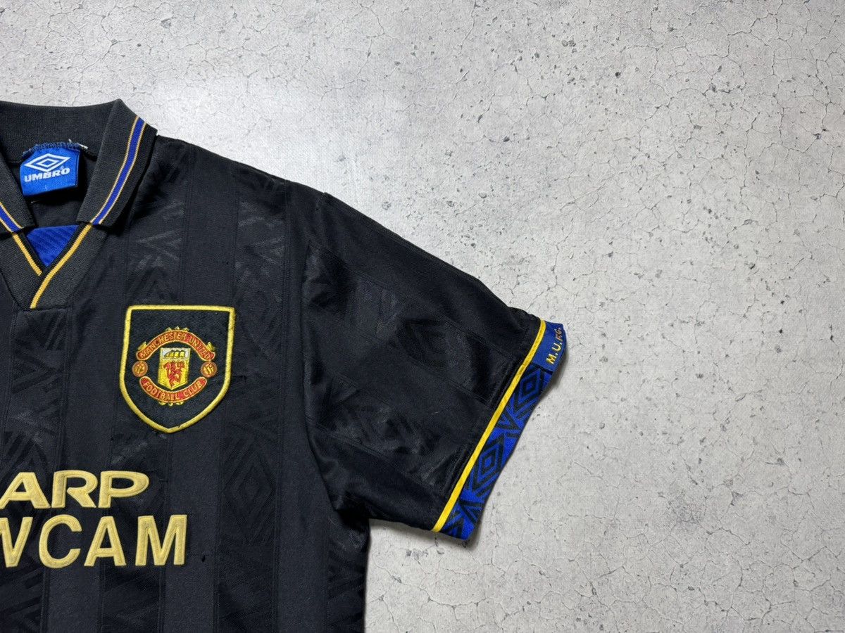 Umbro Umbro 1993/1995 Vintage 90’s Soccer Jersey Black Size US L / EU 52-54 / 3 - 3 Thumbnail