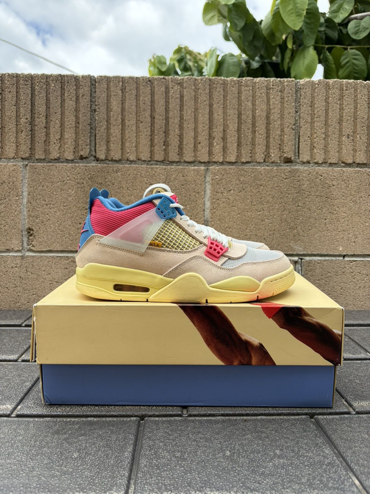 Jordan 4 Retro Union Guava Ice