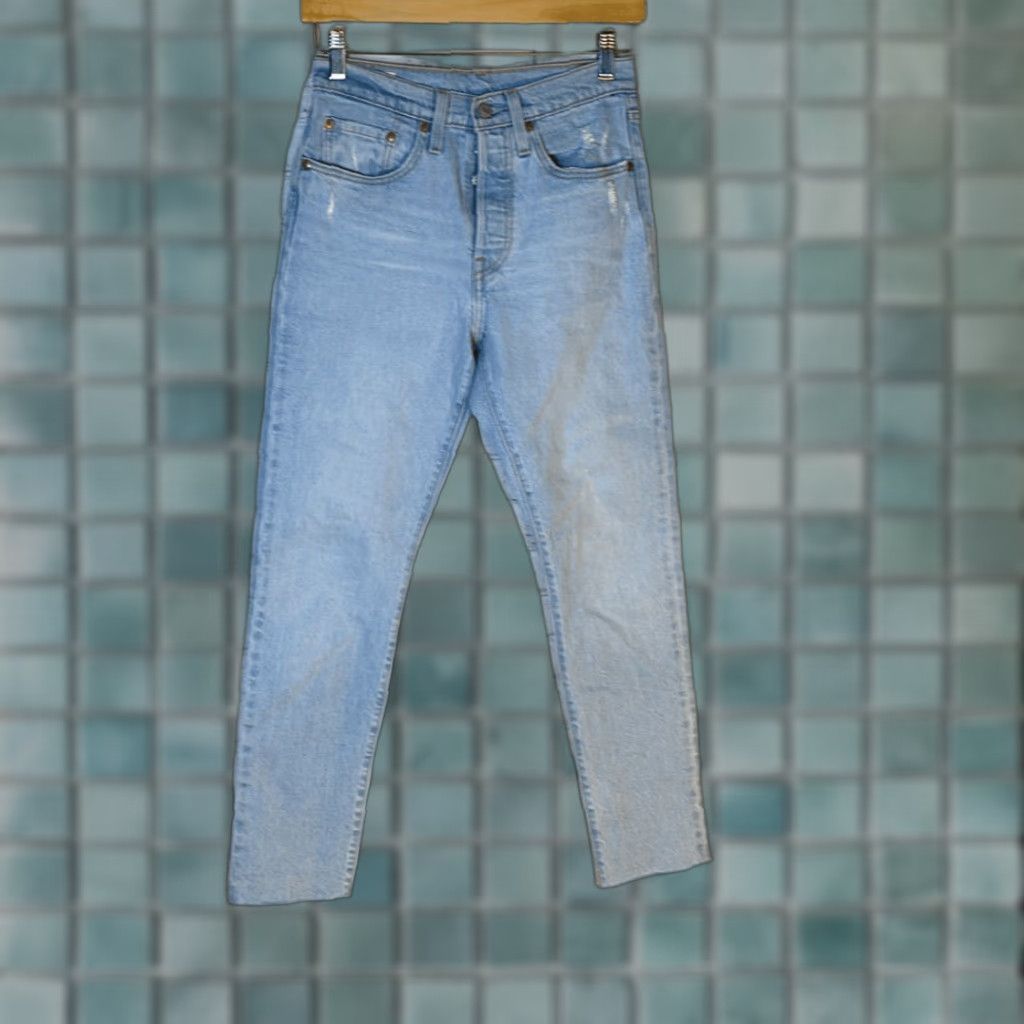 Levi's VINTAGE Levi’s 501 Jeans Men Size W26 L28 Light Wash 90s Button Fly Raw Hem Blue Size US 26 / EU 42 - 1 Thumbnail