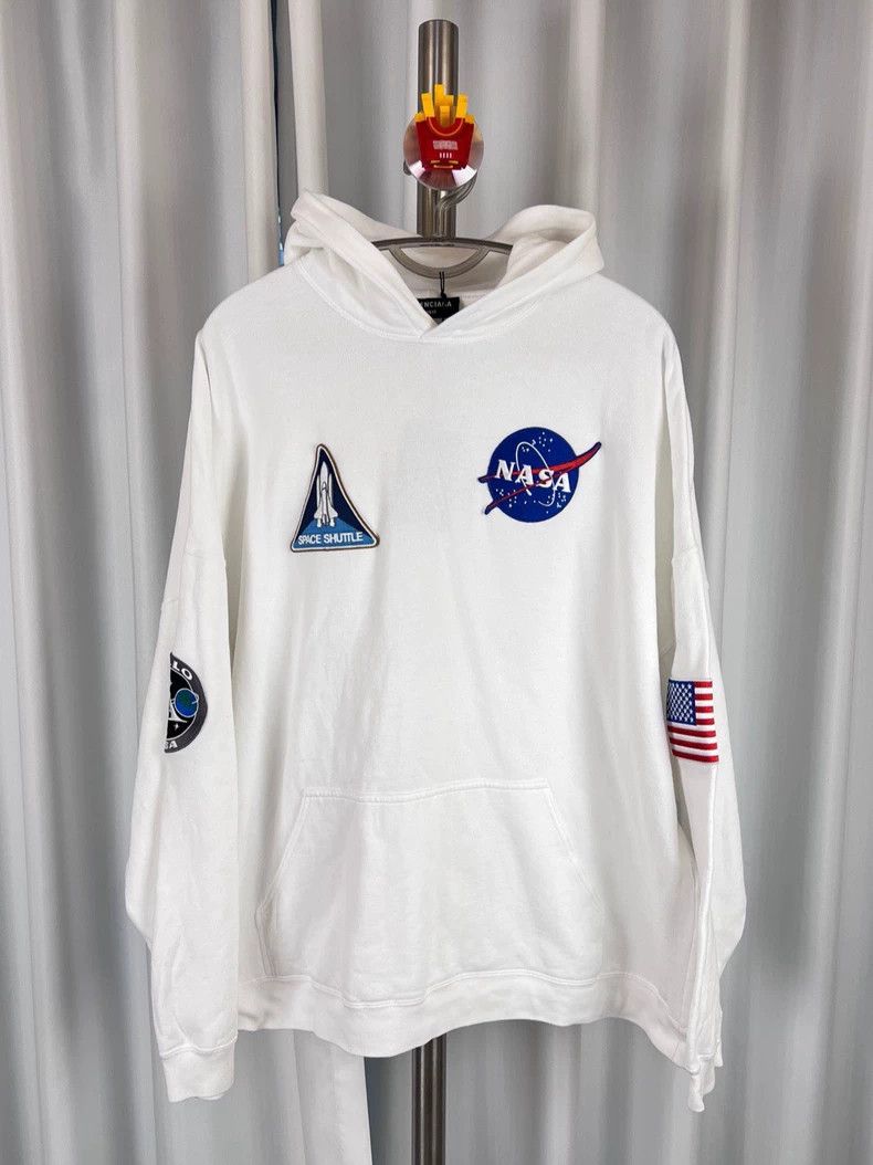 Balenciaga Balenciaga Co-branded Tapestry Embroidered Hoodie White Size US XS / EU 42 / 0 - 2 Thumbnail
