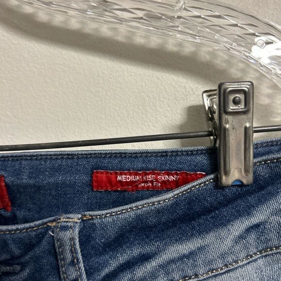 Guess Guess Ripped Medium Rise Skinny Jeans Size 28" / US 6 / IT 42 - 3 Thumbnail