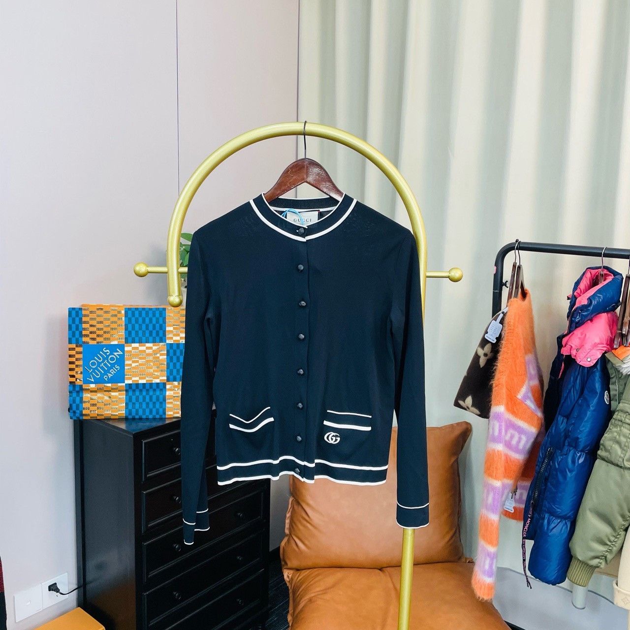 Gucci Gucci Black hem retro logo cardigan swaeter 2501-Nextarrow Size US S / EU 44-46 / 1 - 1 Thumbnail