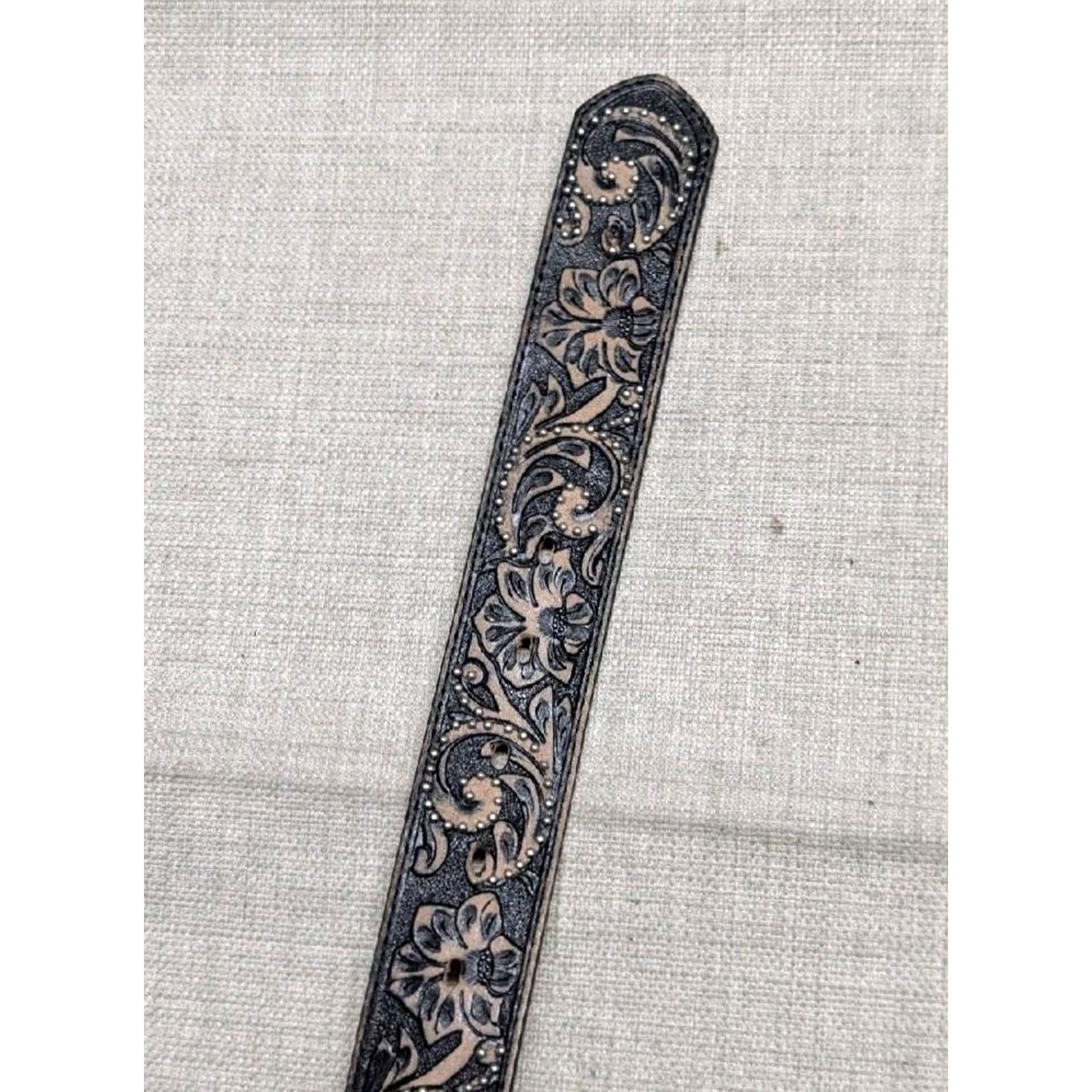 Vintage VINTAGE Justin belt Tooled studded western belt 30 black tan cowhide leather buckled belt Men Size 30 - 4 Thumbnail