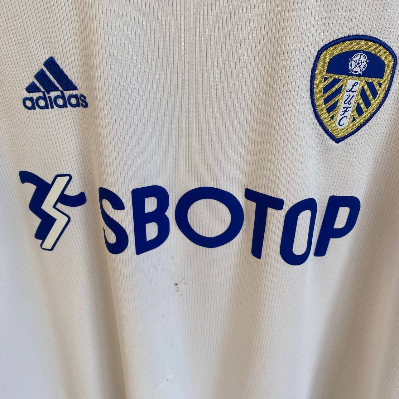 Adidas × Vintage Vintage Adidas FC Leeds United Smal logo soccer jersey Size US XL / EU 56 / 4 - 5 Thumbnail