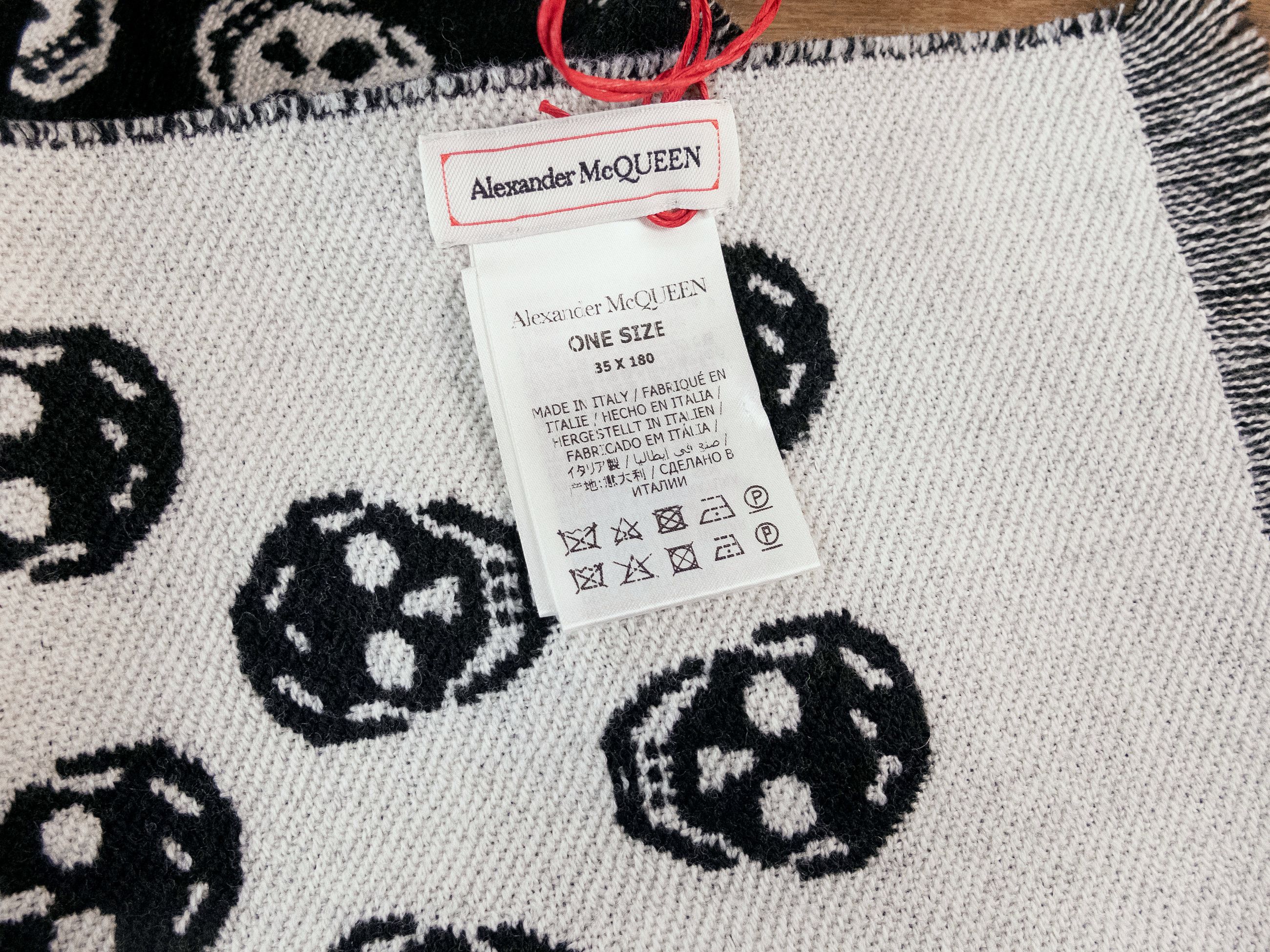 Alexander McQueen ALEXANDER MCQUEEN black white reversible skull wool scarf Size ONE SIZE - 4 Thumbnail