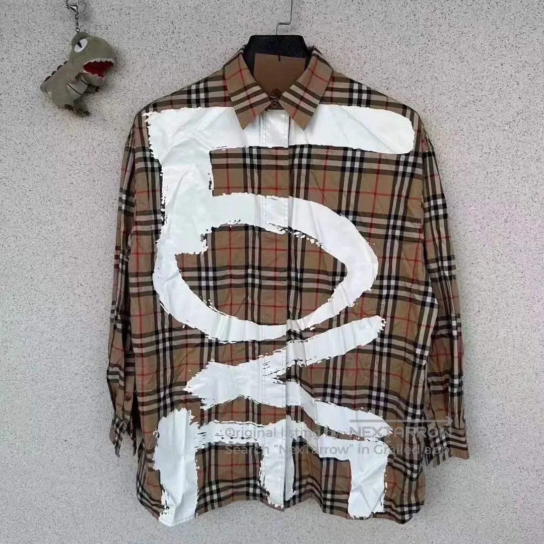 Japanese Brand Burberry Valentine Graffiti Love Shirt. Size XXS / US 00 / IT 34 - 1 Thumbnail