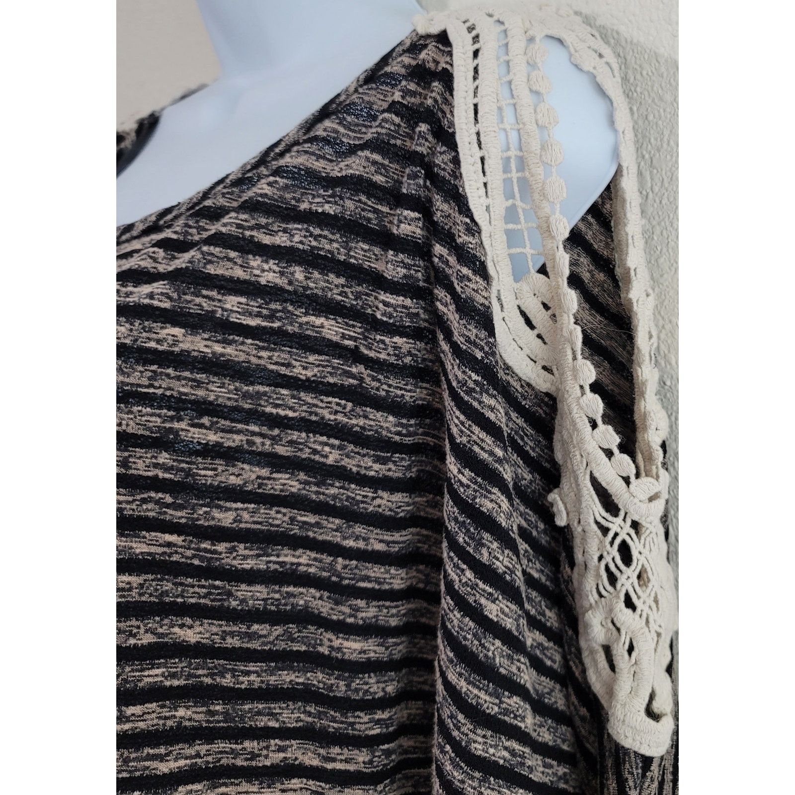 Other Teenbell Brown Black Striped Cold Shoulder Crochet Top Large Size L / US 10 / IT 46 - 2 Thumbnail