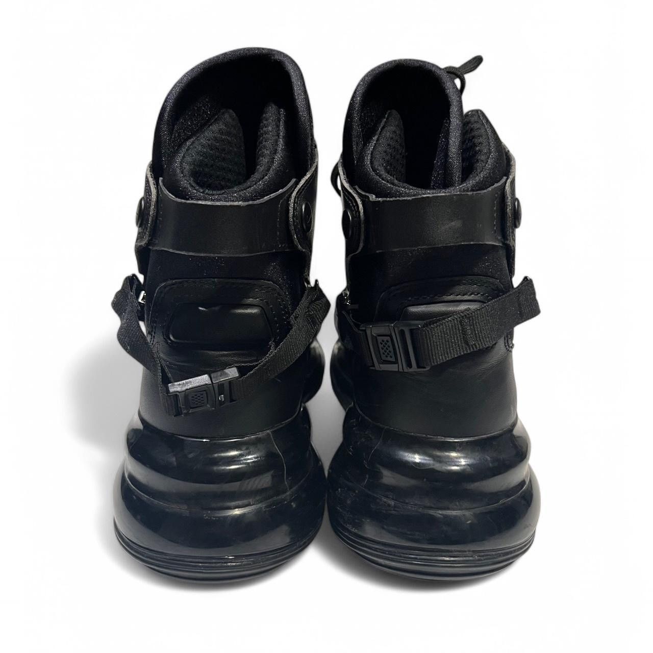 Designer × Nike Nike Air Max 720 Saturn Triple Black Size US 9 / EU 42 - 5 Thumbnail