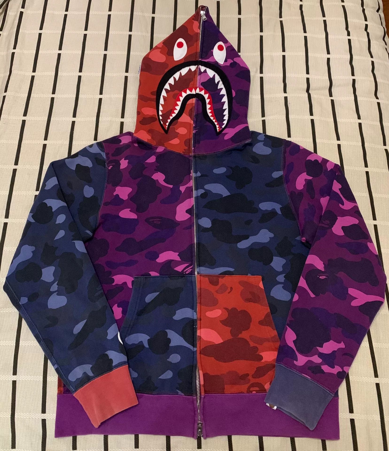 Bape Bape Shark Camo Multi Light Jacket L Men Size US L / EU 52-54 / 3 - 1 Thumbnail