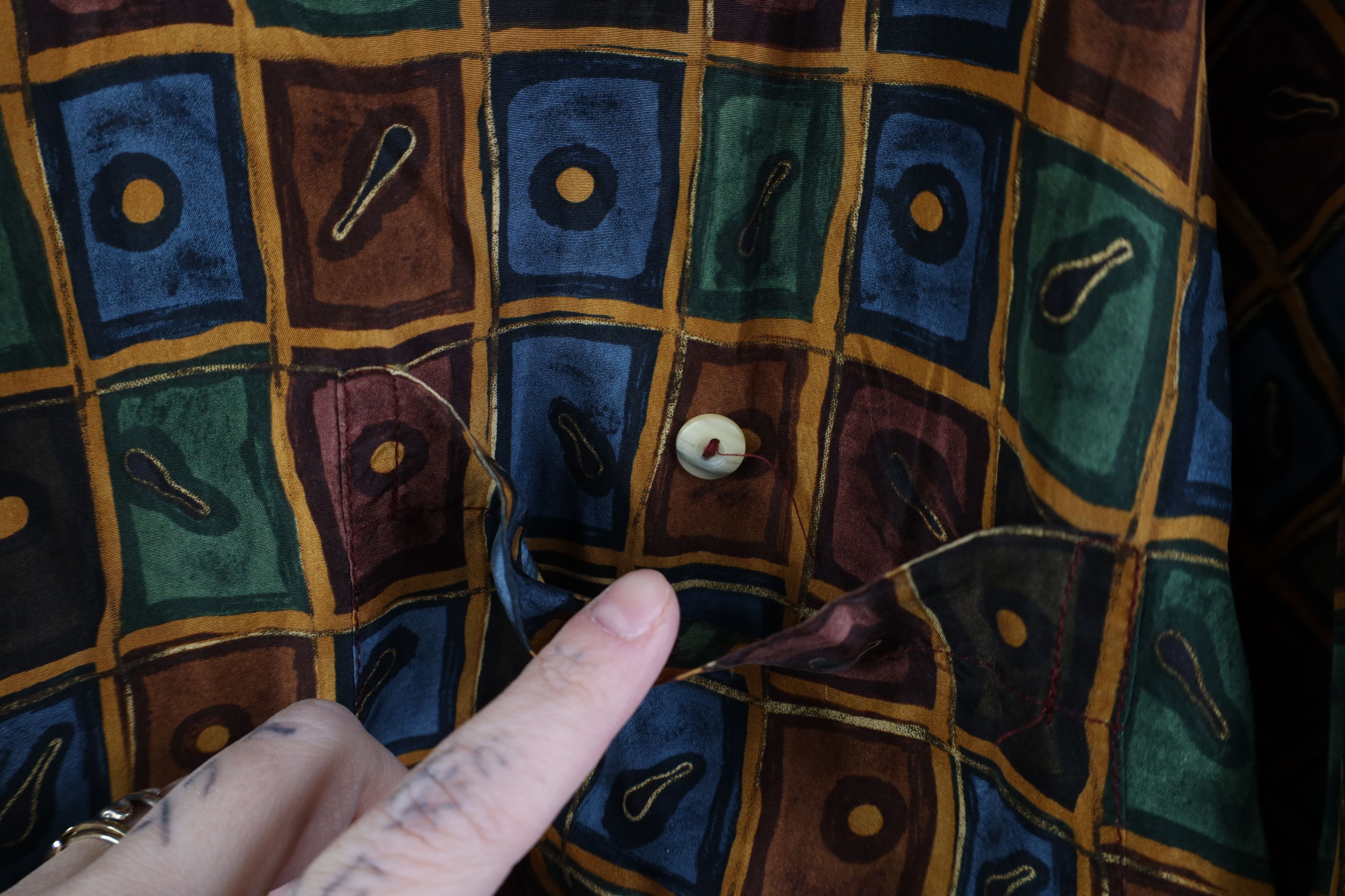 Vintage Vintage 90s Streetwear Geometric Silk Collared Button Shirt Size US L / EU 52-54 / 3 - 5 Thumbnail