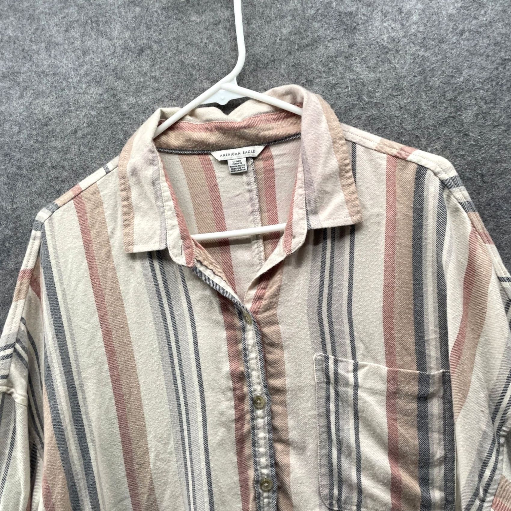 American Eagle Outfitters VINTAGE American Eagle Button Down Shirt Womens L Lightweight Roll Tab Beige Boyfriend Size L / US 10 / IT 46 - 3 Thumbnail