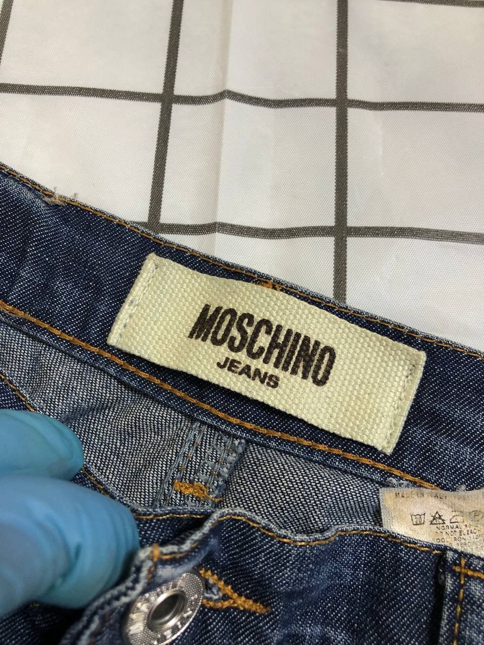 Moschino Vintage Moschino Peace Button Fly Dark Washed Denim Jeans Size 27" / US 4 / IT 40 - 13 Thumbnail