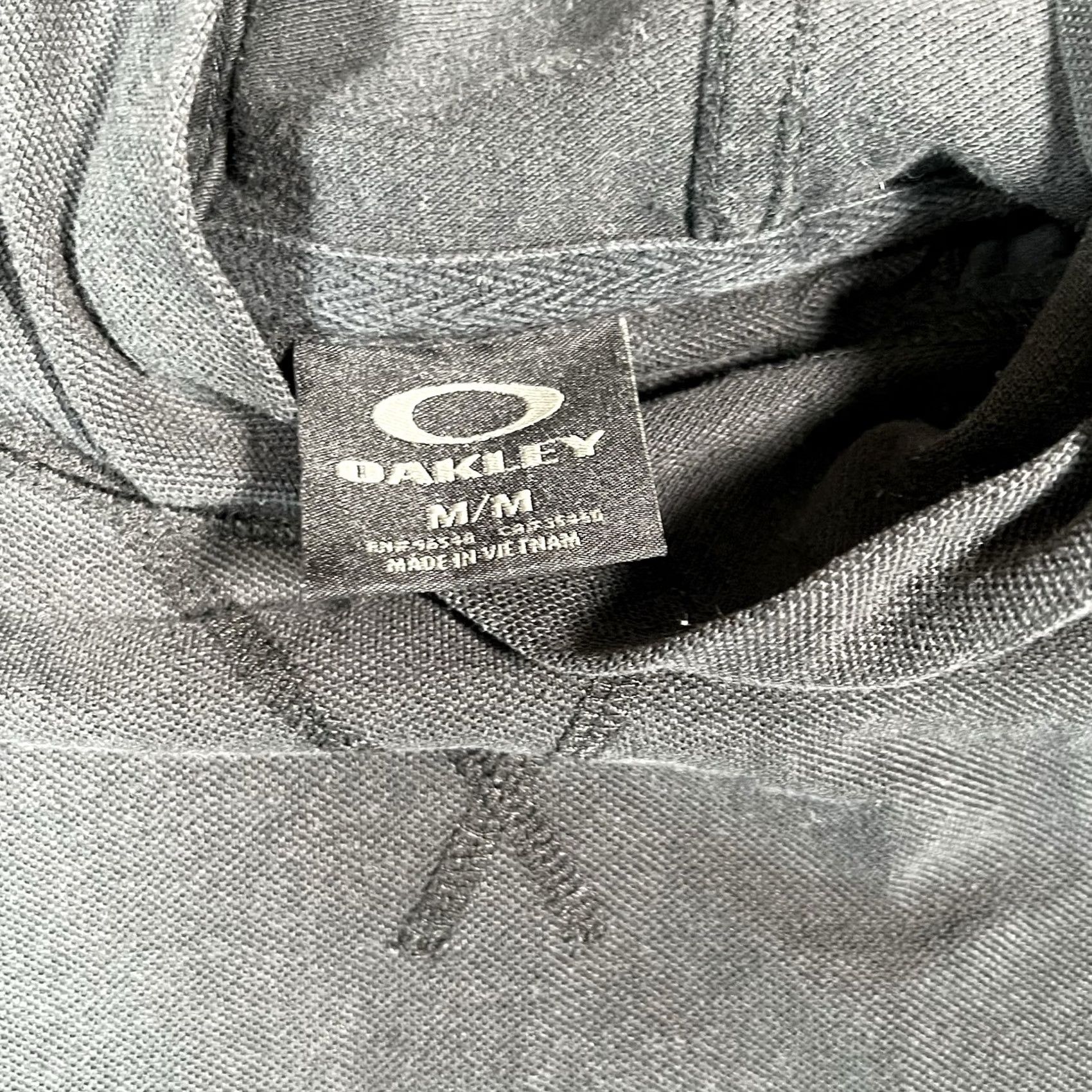 Oakley VINTAGE Oakley Black Pullover Hoodie Embroidered Logo Size M Mens Hoodie Pullover Black Embroidered 90s Y2K Size US M / EU 48-50 / 2 - 5 Thumbnail