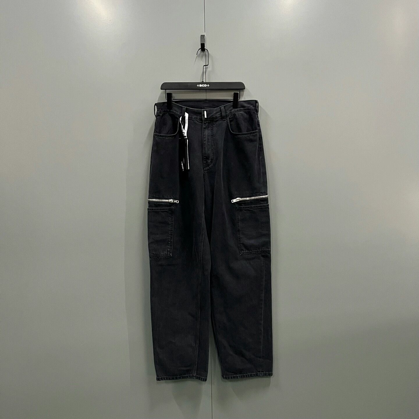 Givenchy Givenchy Black Zipper Pocket Jeans Size US 33 - 1 Thumbnail