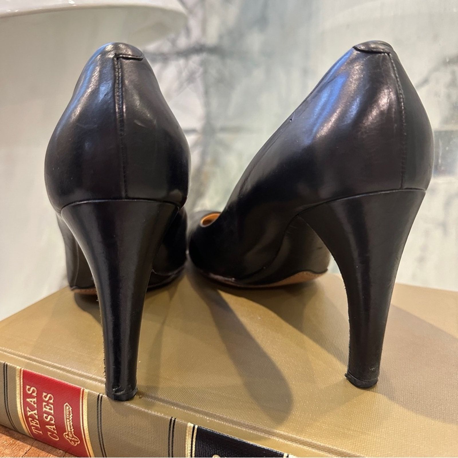 Bally Bally | Sirena | 8.5 | Black Classic Round Toe Pumps Heels Size US 8.5 / IT 38.5 - 5 Thumbnail