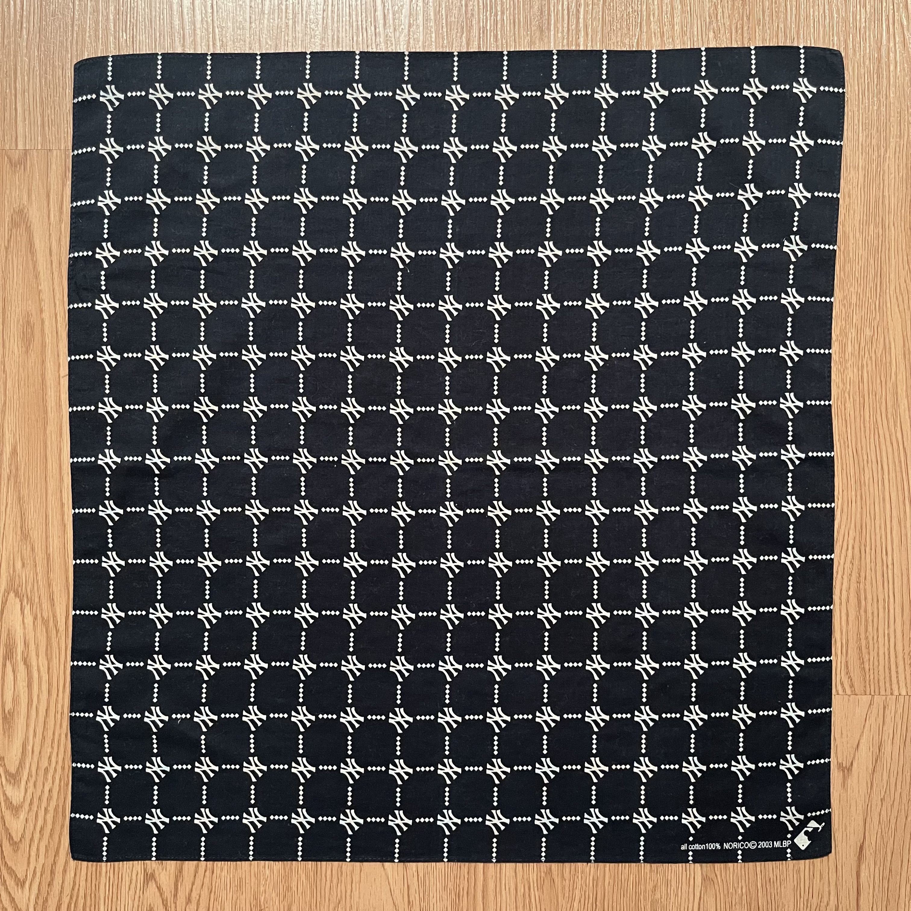 New York Yankees Vintage00s New York Yankees / NY MLB Handkerchief Size ONE SIZE - 1 Thumbnail