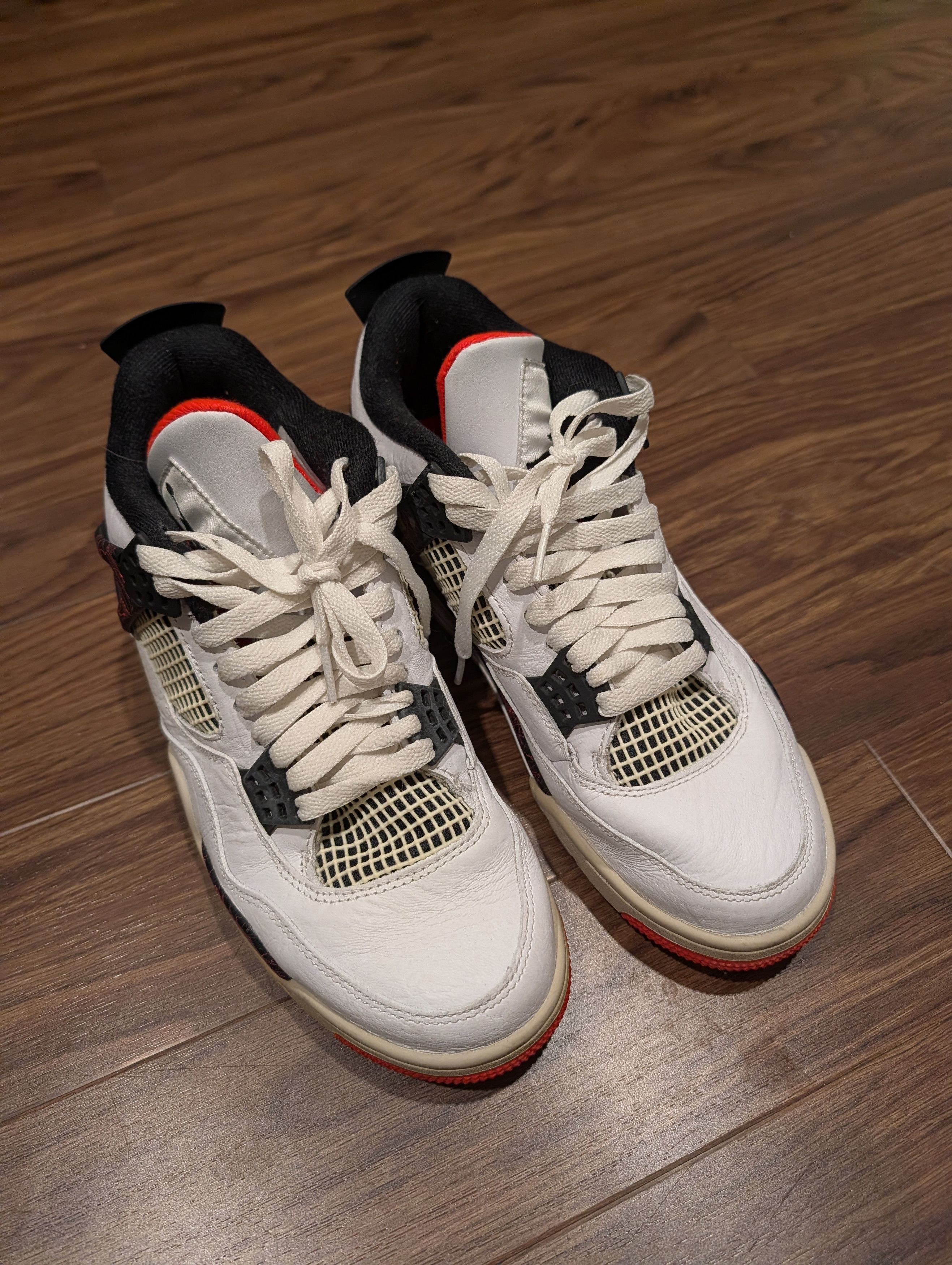 Jordan Brand Air Jordan 4 white and red Size US 8 / EU 41 - 10 Thumbnail