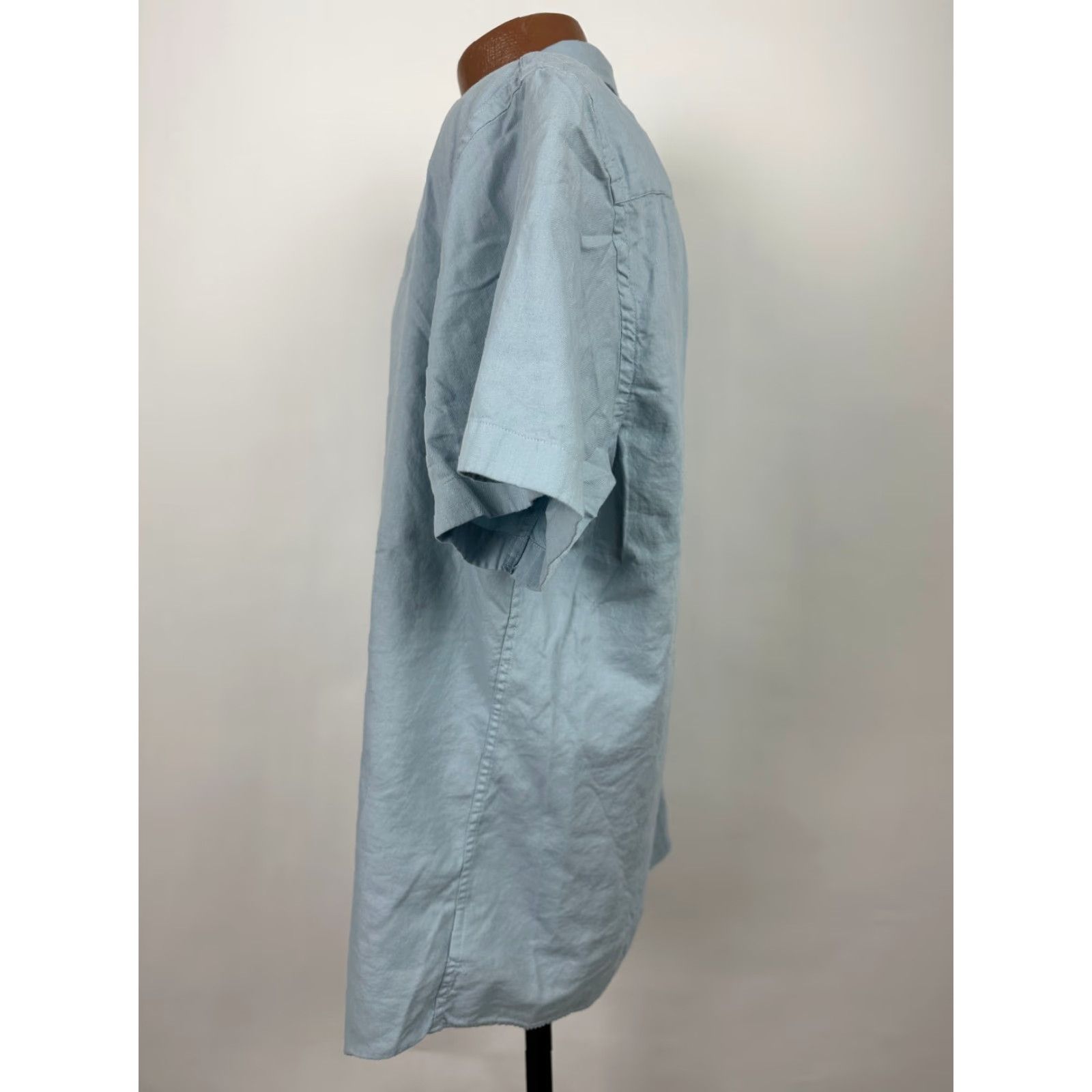 UNTUCKit UNTUCKit Shirt Men XL Light Weight Button Up Twill Cotton Short Sleeve Casual Business Blue 2000s? (no N/A) Size US XL / EU 56 / 4 - 6 Thumbnail