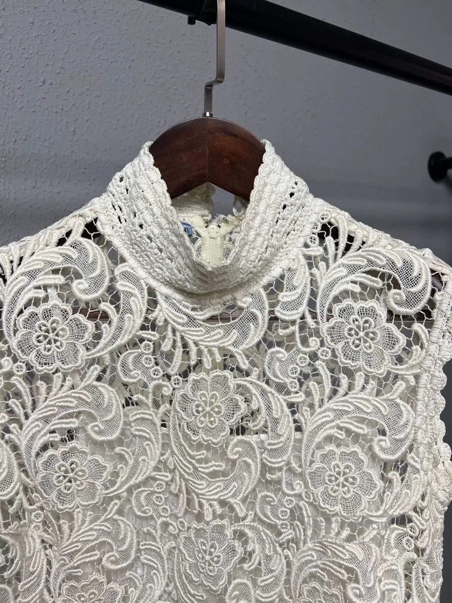 Prada Prada Couture Lace Sleeveless Dress. Size S / US 4 / IT 40 - 3 Thumbnail