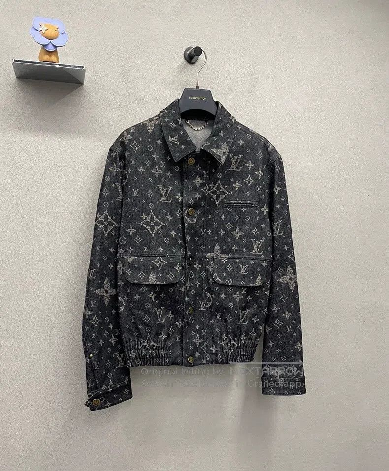 Louis Vuitton Louis Vuitton Gypsophila paniculata Black Burst Logo Full Size US M / EU 48-50 / 2 - 3 Thumbnail