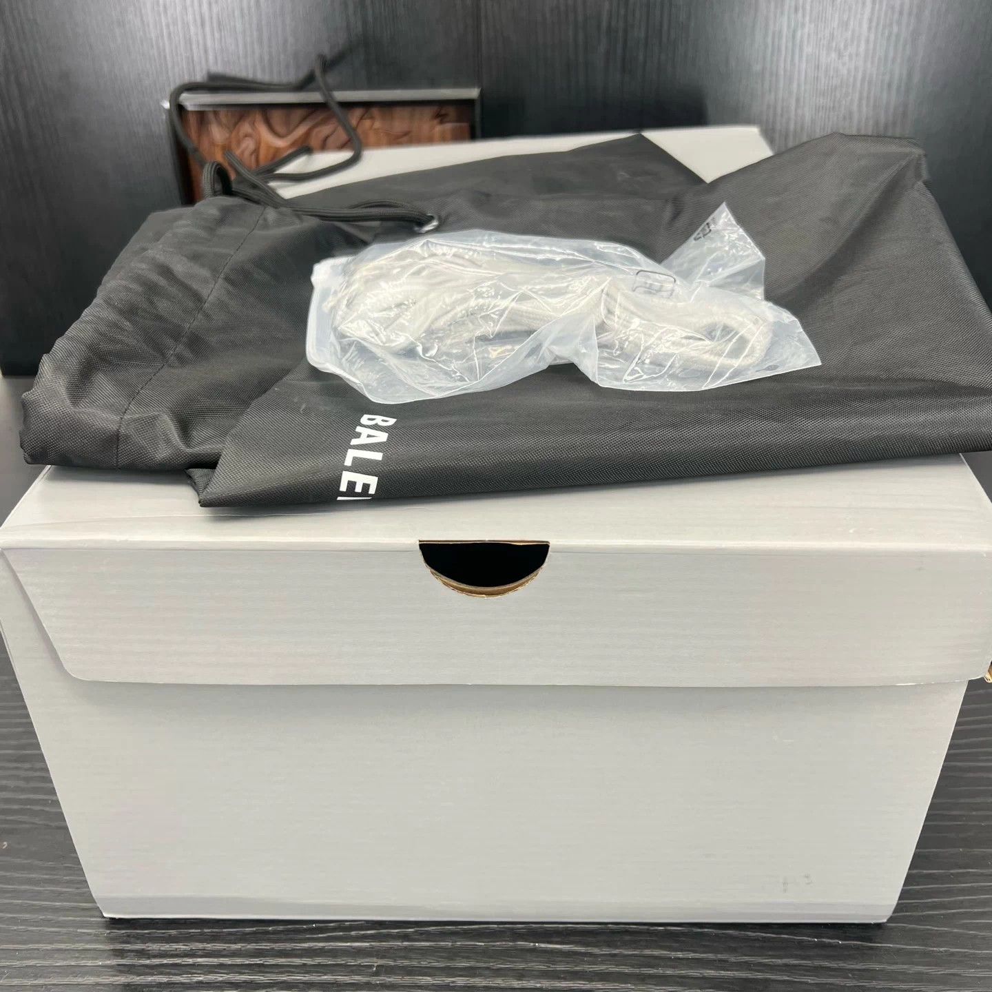 Balenciaga Balenciaga Cargo White/Gray EU42 Mint Size US 9 / EU 42 - 9 Thumbnail